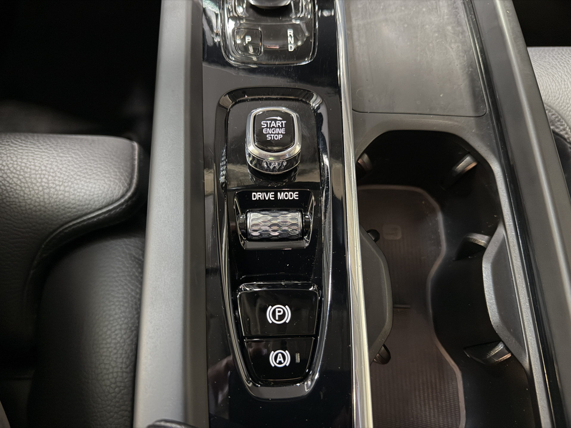 Volvo XC60 2.0 Recharge T8 AWD Inscription | Panoramadak | Elektr. trekhaak | Harman/Kardon | Camera | Stoel/stuurverwarming | Adapt. cruise