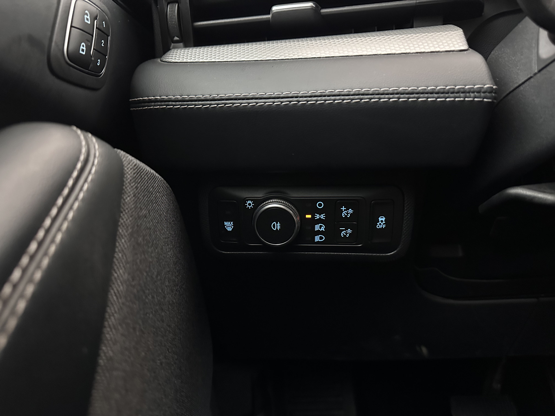 Ford Mustang Mach-E RWD 75 kWh [ 3-Fase ] (INCL.BTW) *LEATHER | FULL-LED | DAB | DIGI-COCKPIT | KEYLESS | NAVI-FULLMAP | CARPLAY | HEATED-COMFORTSEATS | TOPVIEW | ADAPTIVE-CRUISE | PRIVACY-GLASS | 18'' ALU*