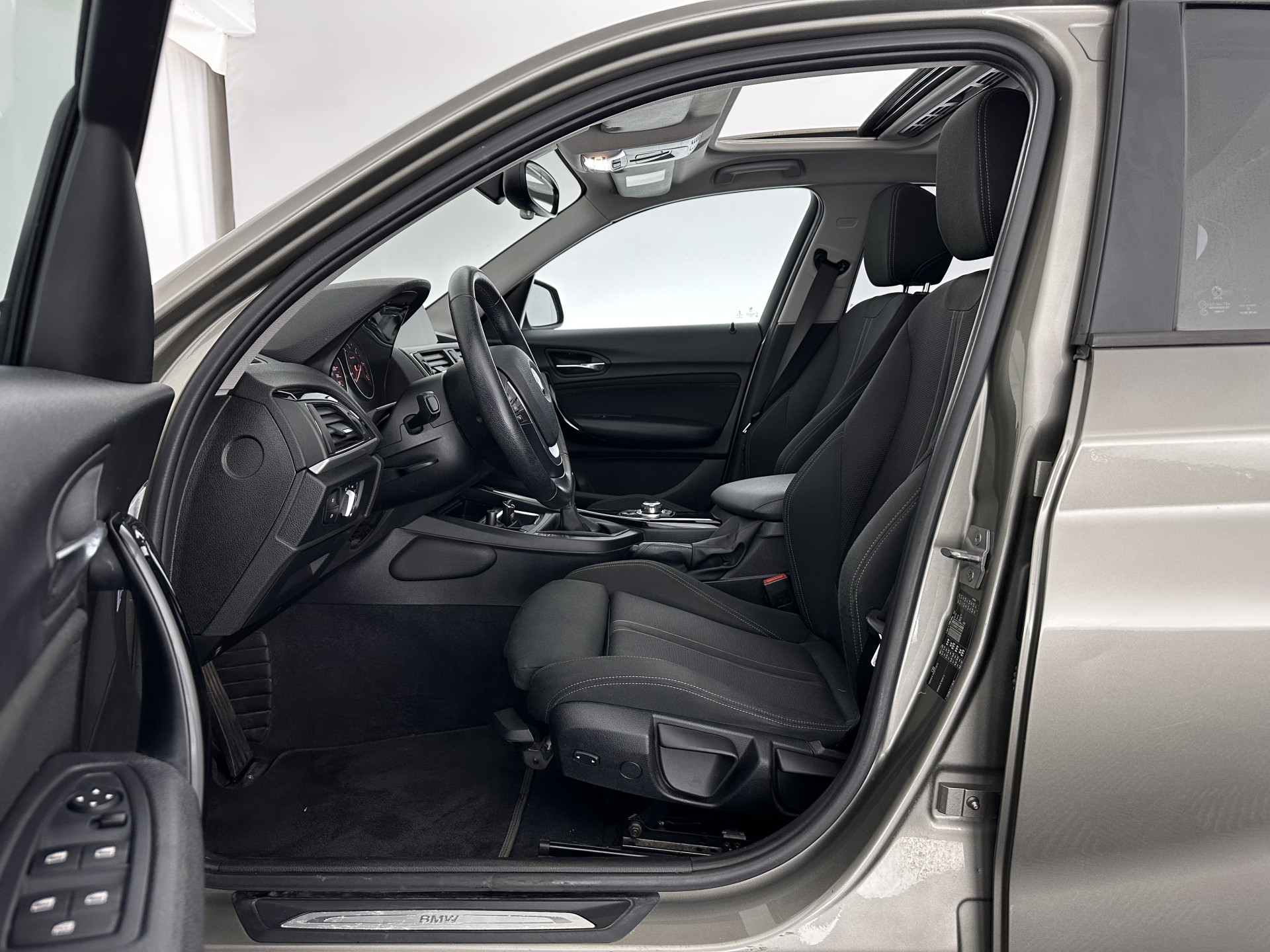 BMW 1-serie 116d EDE Corporate Lease Sport ⚠️GEARBOX AUDIBLE⚠️*PANO | FULL-LED | HEATED-SPORTSEATS | KEYLESS | NAVI-FULLMAP | PRIVACY-GLASS | ECC | PDC | CRUISE | 16''ALU*