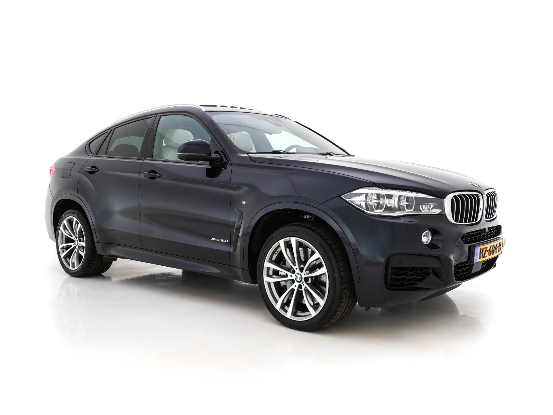 BMW X6 xDrive50i High-Executive M-Sportpack Aut. *PANO | HEAD-UP | TWO-COLOUR-LUXURYLEATHER | FULL-LED | MEMORY-PACK | HARMAN/KARDON-SOUNDSYSTEM |  | BLIND-SPOT | KEYLESS | CAMERA | COMFORT-SEATS | SOFT-CLOSE | 20''ALU*