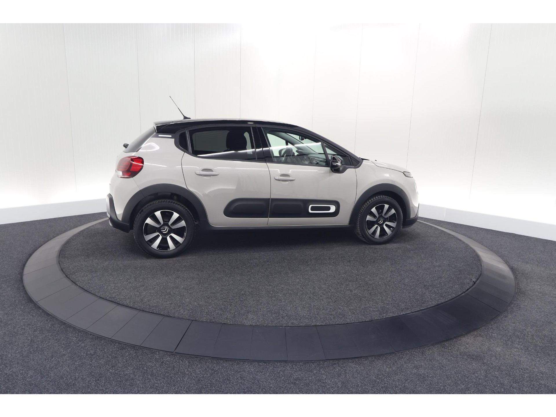 Citroen C3 PureTech 82 Feel Edition | Allseason Banden | Climate Control | Apple Carplay | Parkeersensoren