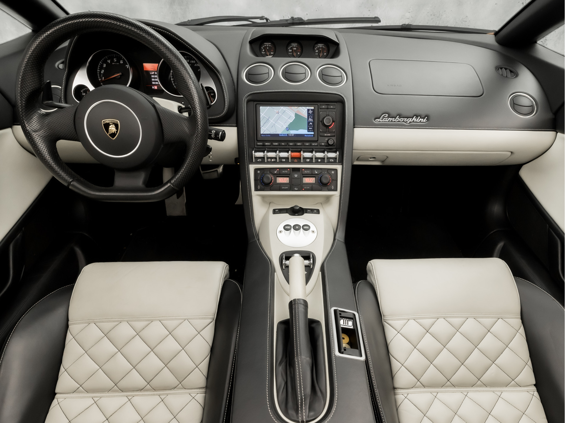 Lamborghini Gallardo 5.2 V10 LP560-4 Automaat 561Pk (FACELIFT, FRONT LIFT, CAMERA, LEDEREN SPORTSTOELEN, SOFT TOP, NAVIGATIE)