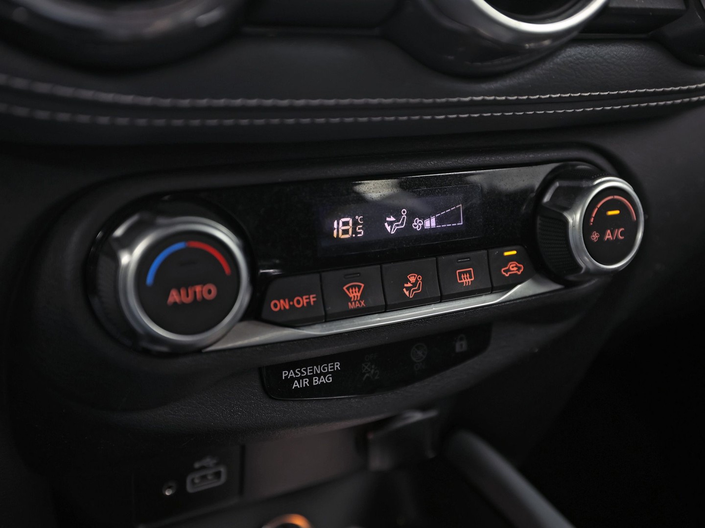 Nissan Juke 1.0 DIG-T N-Connecta (APPLE CARPLAY, GROOT NAVI, CLIMATE, CAMERA, SPORTSTOELEN, GETINT GLAS, KEYLESS START, CRUISE, NIEUWSTAAT)