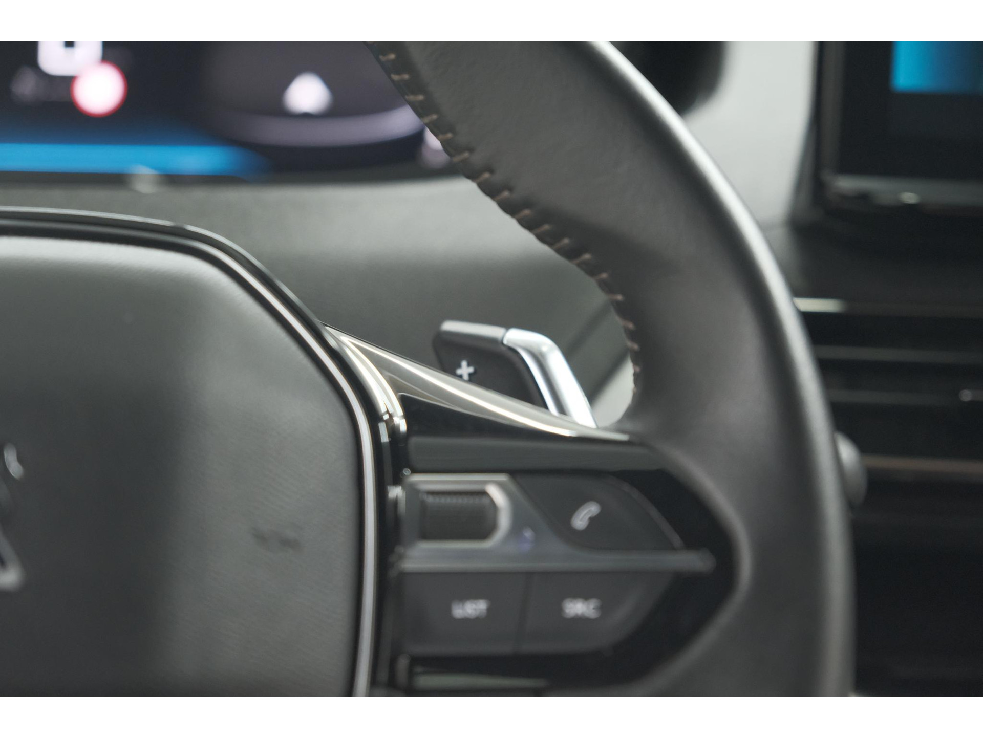 Peugeot 5008 PureTech 130 EAT8 Active Pack Business | 7 Zitplaatsen | Camera | Navigatie | Apple Carplay | Parkeersensoren