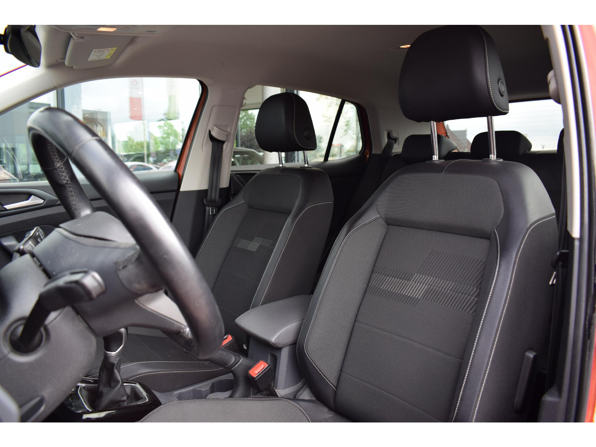Volkswagen T-Cross 1.0 TSI Life | Apple CarPlay | Half Leer | ACC | Climate