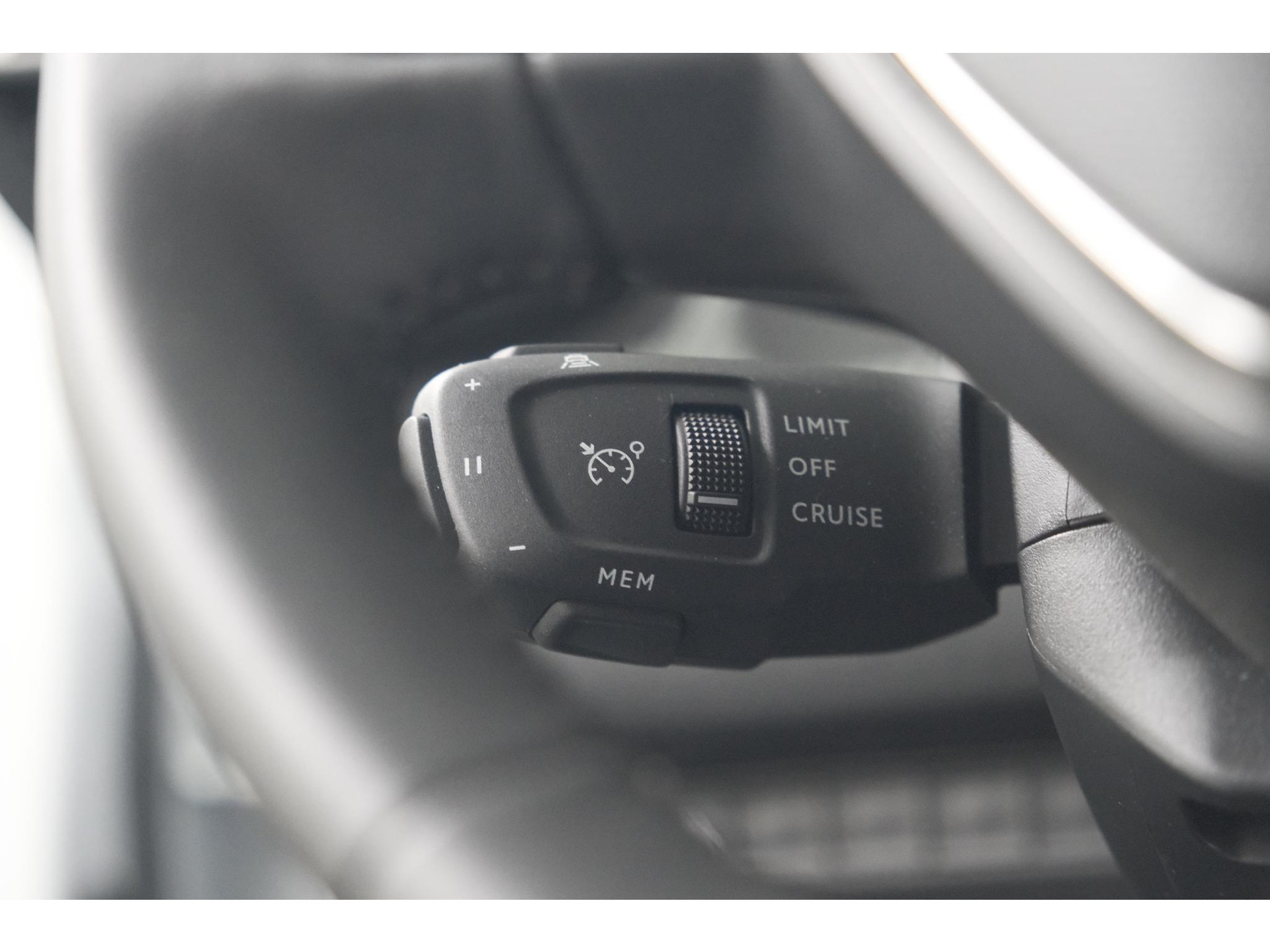 Peugeot 208 PureTech 100 Allure | Adaptieve Cruise Control | Camera | Apple Carplay