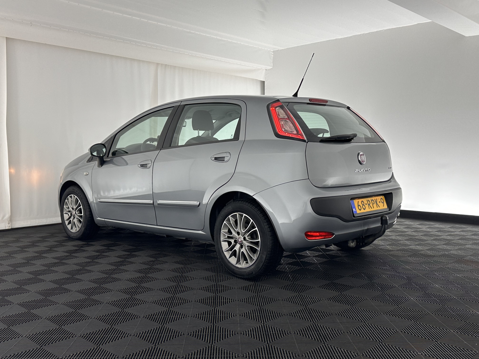 Fiat Punto Evo 1.3 M-Jet Dynamic *ECC | PDC | CRUISE | COMFORT-SEATS | TOWBAR | RADIO-CD/MP3 | 15''ALU *