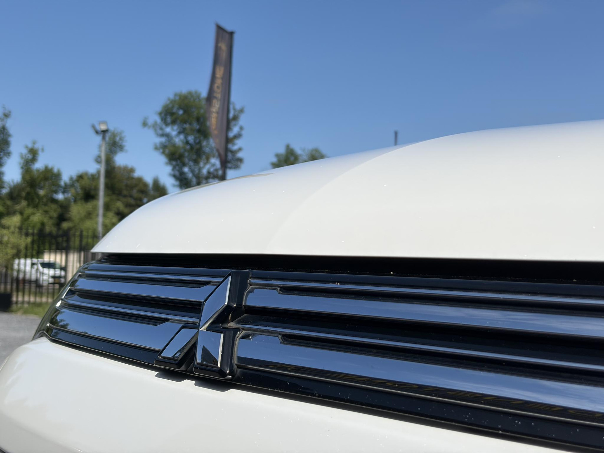 Mitsubishi Outlander 2.0 PHEV Business Edition SOH 73%,Trekhaak,Navi,Camera,Keyless,Halfleder,Clima,Cruise,Lm velgen,N.A.P,Apk tot 04-2027