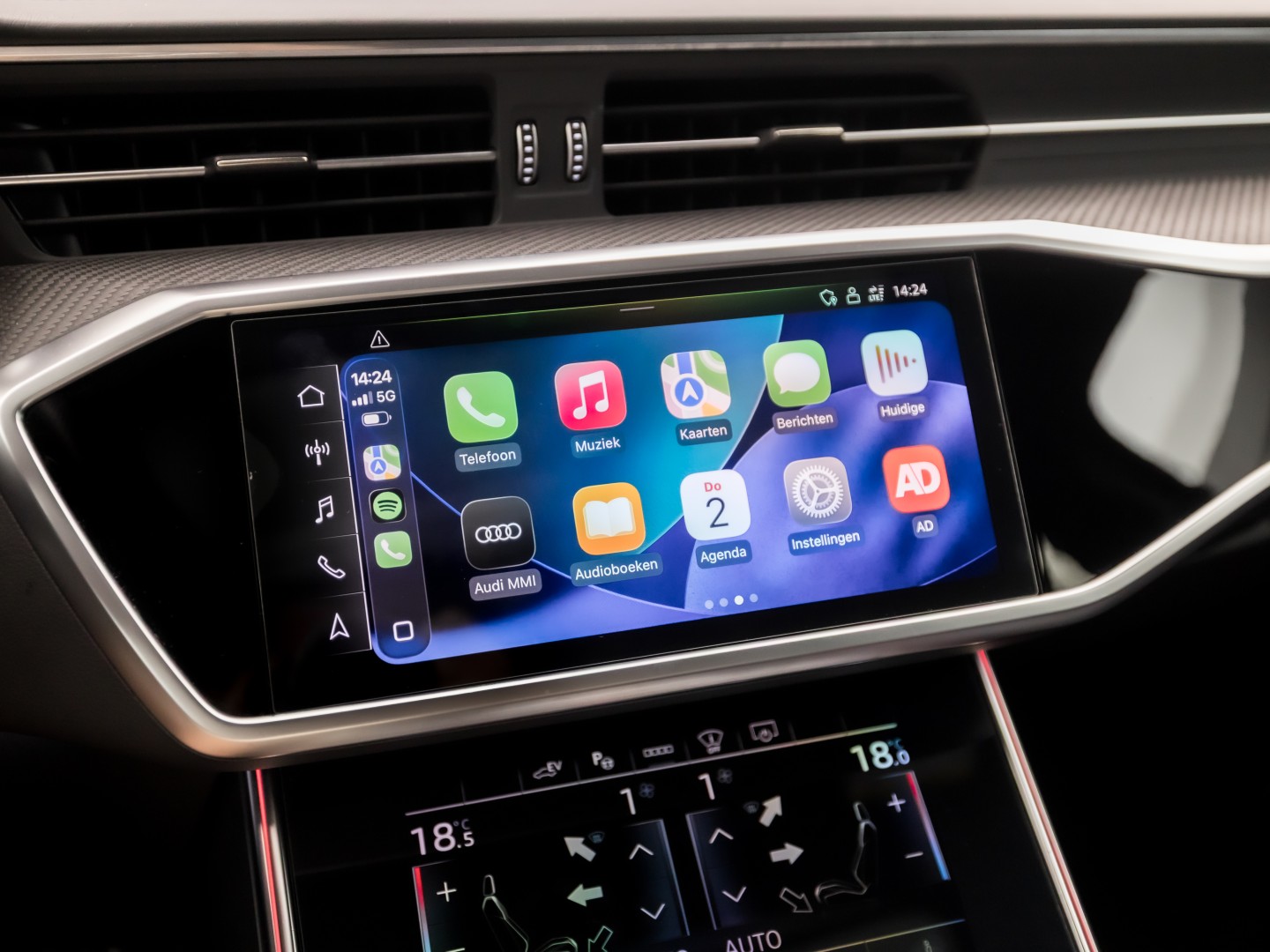 Audi A6 55 TFSI e Quattro S-Line Competition 367Pk Automaat (PANORAMADAK, CARBON PACK, BANG&OLUFSEN, APPLE CARPLAY, CAMERA, MEMORY SEATS, GETINT GLAS, HEAD-UP DISPLAY, ADAPTIVE CRUISE, SFEERVERLICHTING, NIEUWSTAAT)