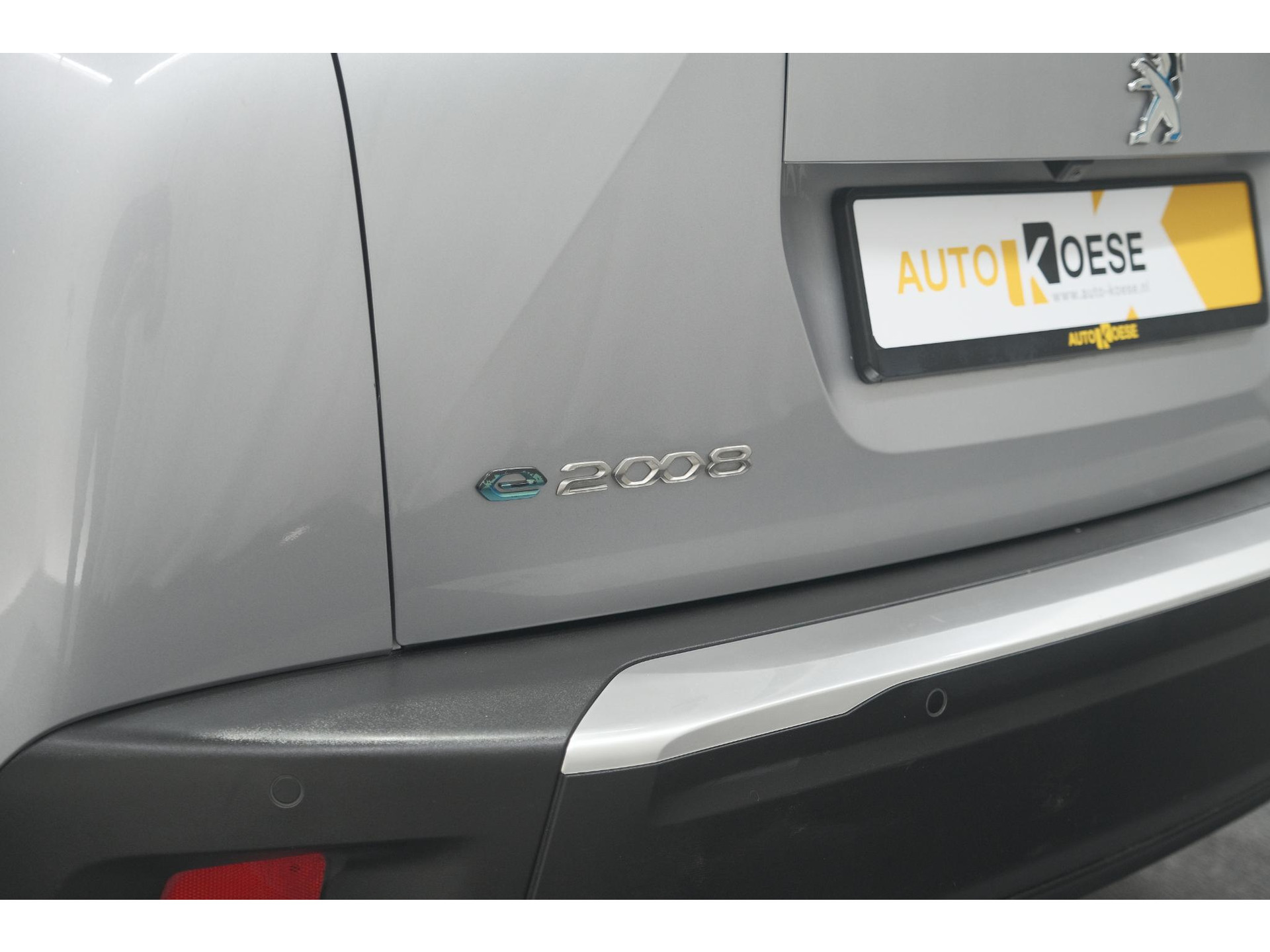 Peugeot e-2008 EV Allure 50 kWh | SOH=96.7 % | 3 Fase Laadfunctie | Camera | Navigatie | Parkeersensoren | Apple Carplay