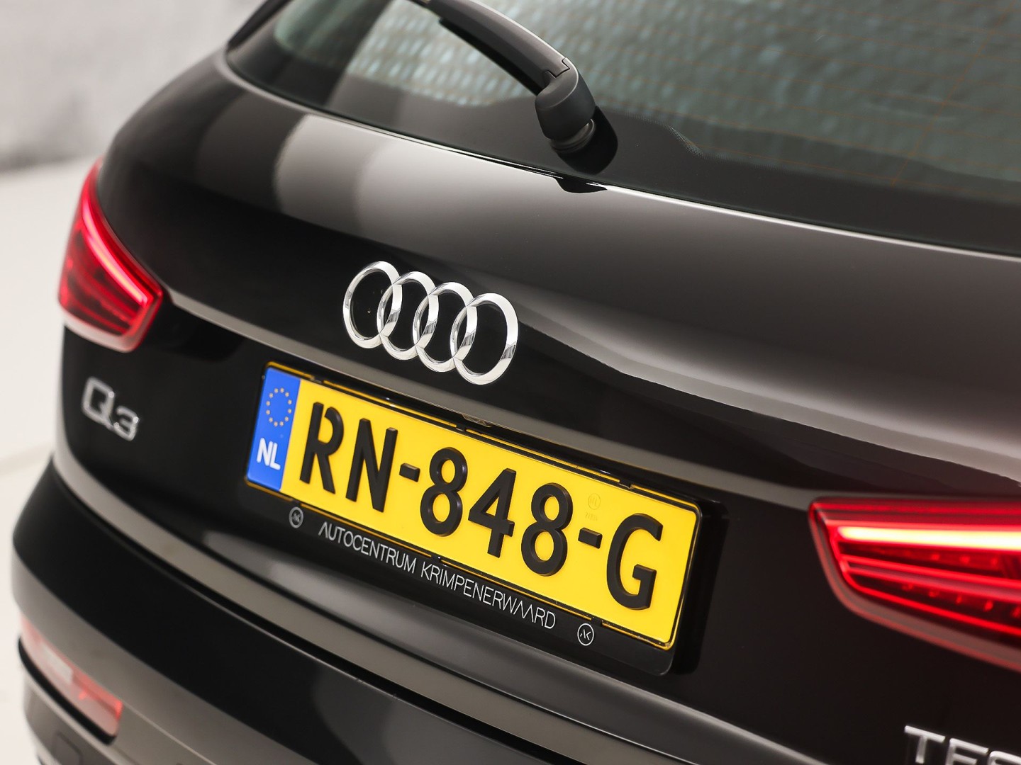 Audi Q3 1.4 TFSI Sport 150Pk Automaat (NAVIGATIE, CLIMATE, CAMERA, STOELVERWARMING, SPORTSTOELEN, XENON, DRIVE SELECT, CRUISE, NIEUWSTAAT)