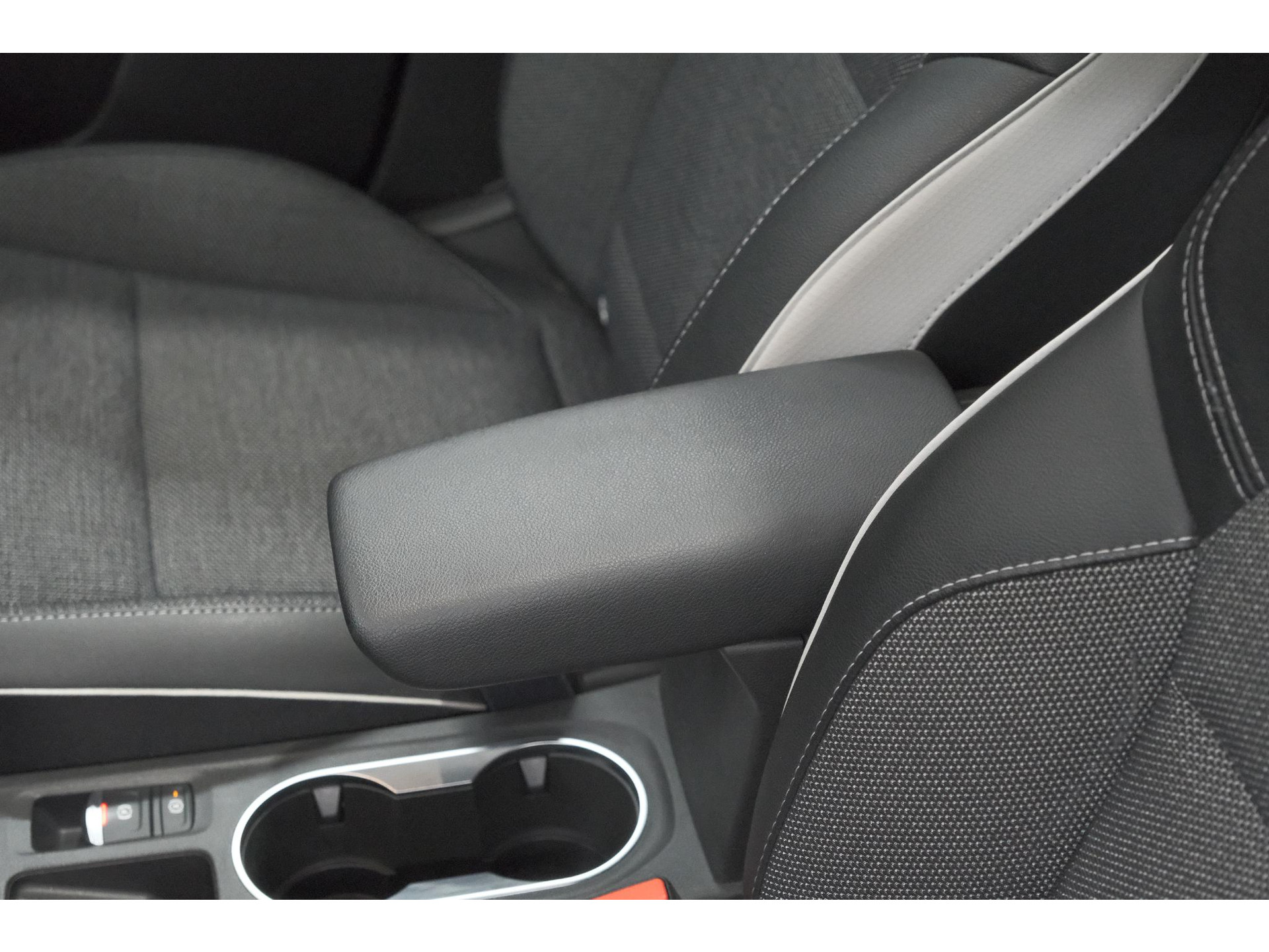 Renault Captur 1.6 E-Tech full hybrid 145 techno | Panoramadak | Camera | Adaptieve Cruise Control | 9.3 Inch Groot Scherm