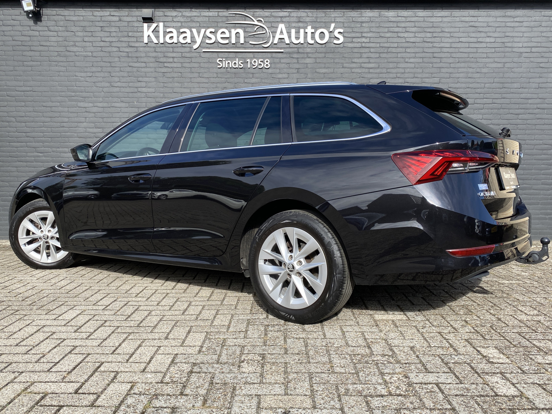 ŠKODA Octavia Combi 1.0 e-TSI Business Edition Plus AUT. | 1e eigenaar | dealer onderh. | navigatie | trekhaak | carplay | adaptieve cruise