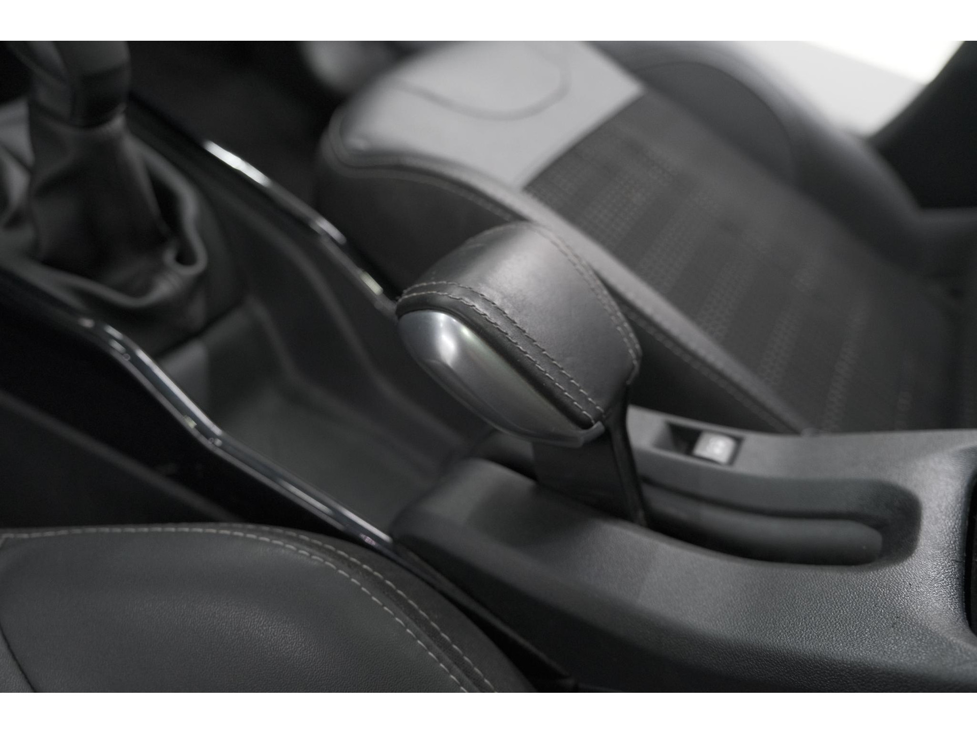 Peugeot 2008 PureTech 110 Allure | Panoramadak | Apple Carplay | Navigatie | Parkeersensoren