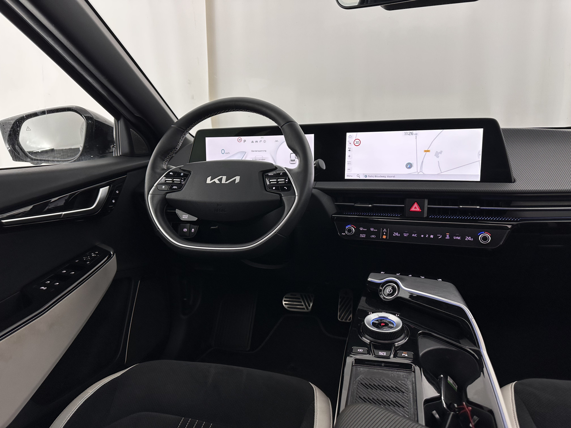 Kia EV6 GT-Line 77.4 kWh (INCL-BTW) *AUT | PANO | HEAD-UP | LEATHER-ALCANTARA | ADAPTIVE-CRUISE | DIGI-COCKPIT | MERIDIAN-AUDIO | MEMORY-PACK | FULL-LED | KEYLESS | TOP-VIEW | DAB | BLIND-SPOT | NAVI-FULLMAP | PRIVAC