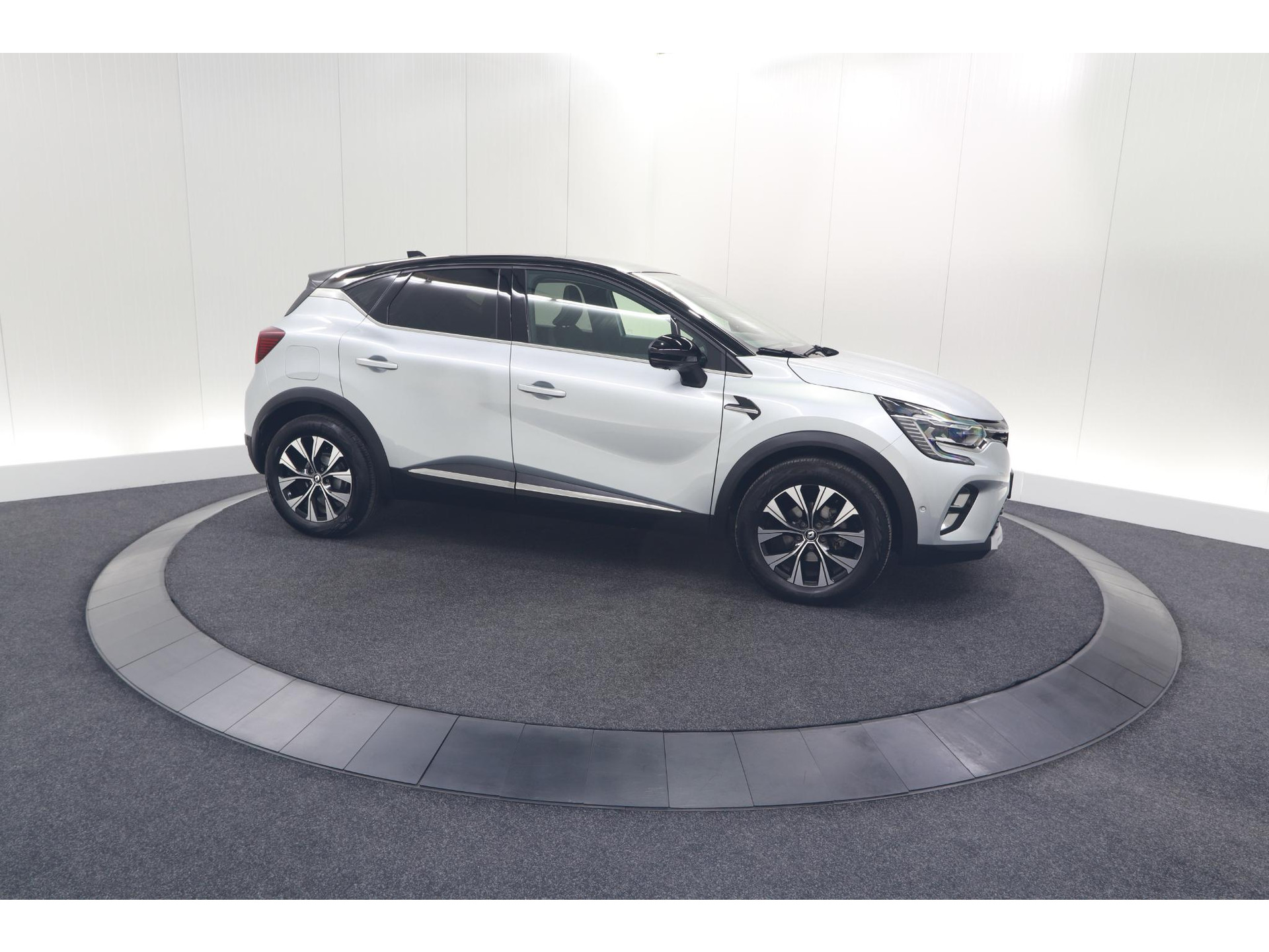 Renault Captur Mild Hybrid 140 EDC Techno | Trekhaak | 360 Camera | 9.3 Inch Grootscherm | Apple Carplay | Parkeersensoren