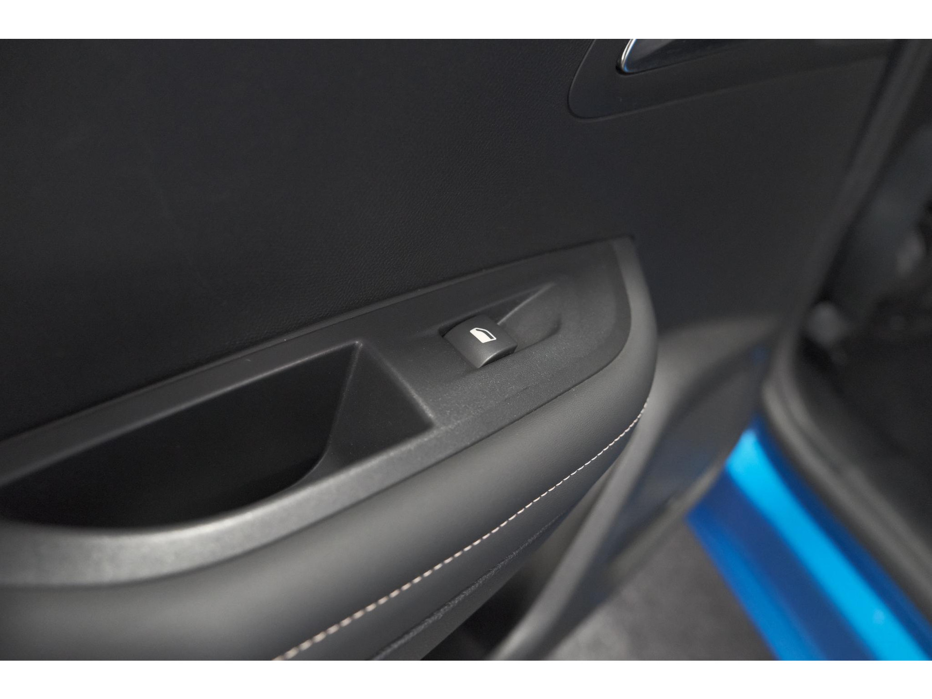 Peugeot 2008 PureTech 130 EAT8 Blue Lease Allure | Camera | Navigatie | Parkeersensoren | Apple Carplay