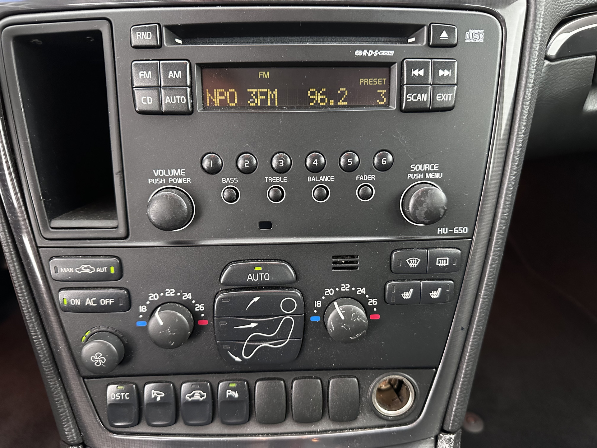 Volvo S60 2.4 D5 Momentum Aut.*NAVI-FULLMAP | LEATHER-FABRIC | ECC | CRUISE | PDC | TOWBAR | HEATED-COMFORTSEATS | 17"ALU*