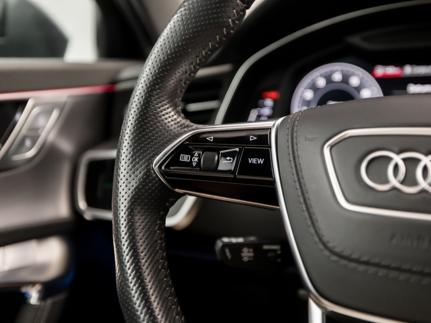 Audi A6 Avant 55 TFSI quattro S-Line 340Pk Automaat (PANORAMADAK, 6 CILINDER, BANG&OLUFSEN, HEAD-UP DISPLAY, NAPPA LEDER, MEESTURENDE ACHTERAS, CAMERA, STOELVERWARMING, SFEERVERLICHTING, ADAPTIVE CRUISE, MATRIX LED, NIEUWSTAAT)
