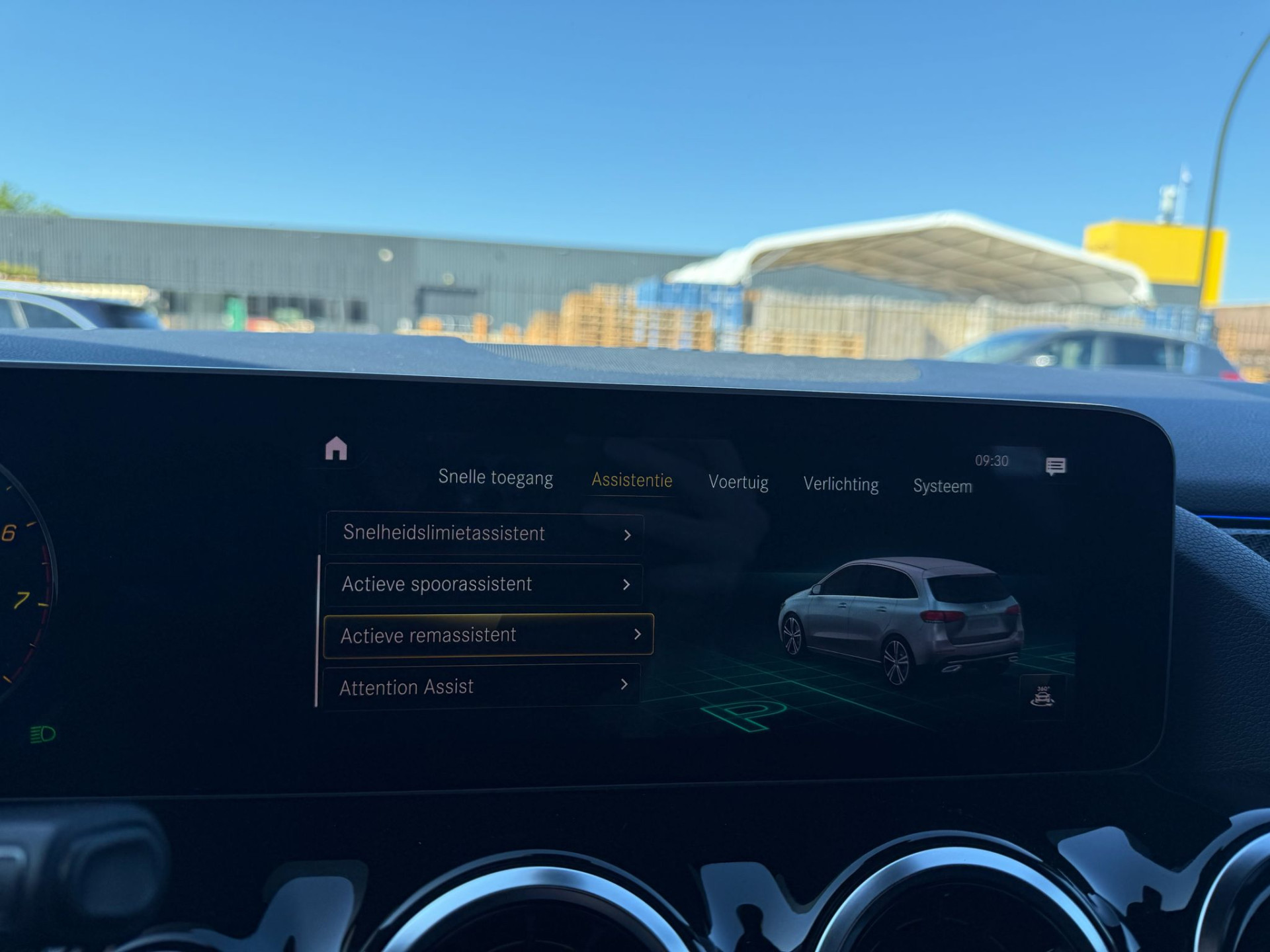 Mercedes-Benz B-klasse 180 Business Solution AMG | 3/6/12MND GARANTIE | AUTOMAAT | LED | CRUISE | CARPLAY | DAB | AIRCO | STOELVERWM. |