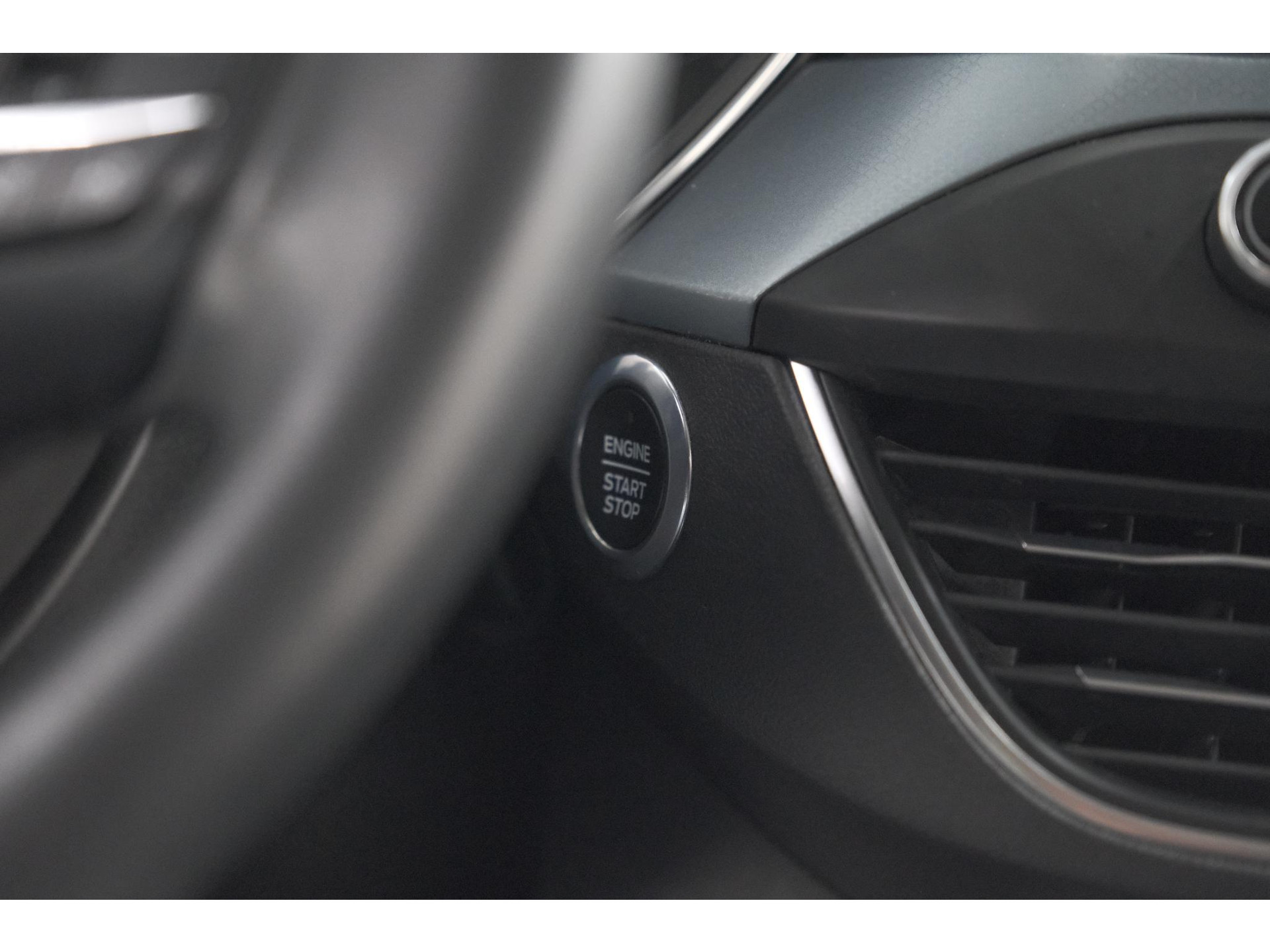 Ford Focus 1.5 EcoBoost Active Business | Lage Kilometerstand | Navigatie | Parkeersensoren | Apple Carplay