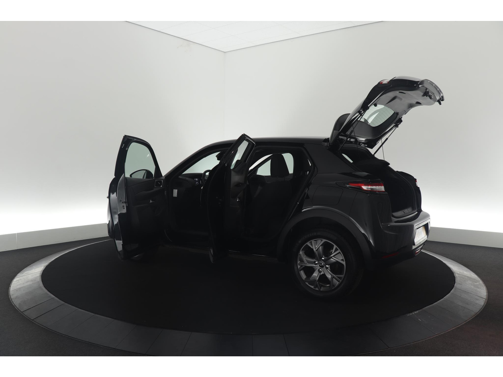 DS 3 Crossback PureTech 100 Montmartre | Parkeersensoren | Apple Carplay | Allseason Banden | Navigatie | Climate Control