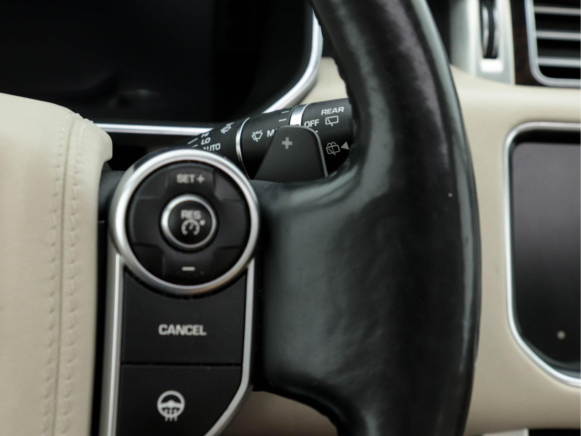 Land Rover Range Rover 3.0 TDV6 Vogue Aut. *PANO | LEATHER | NAVI-FULLMAP | DIGI-COCKPIT | SURROUND-VIEW | BI-XENON | MERIDIAN-AUDIO | MEMORY-PACK | AIR SUSPENSION | HEATED-COMFORTSEATS | SHIFT-PADDLES | 20"ALU*