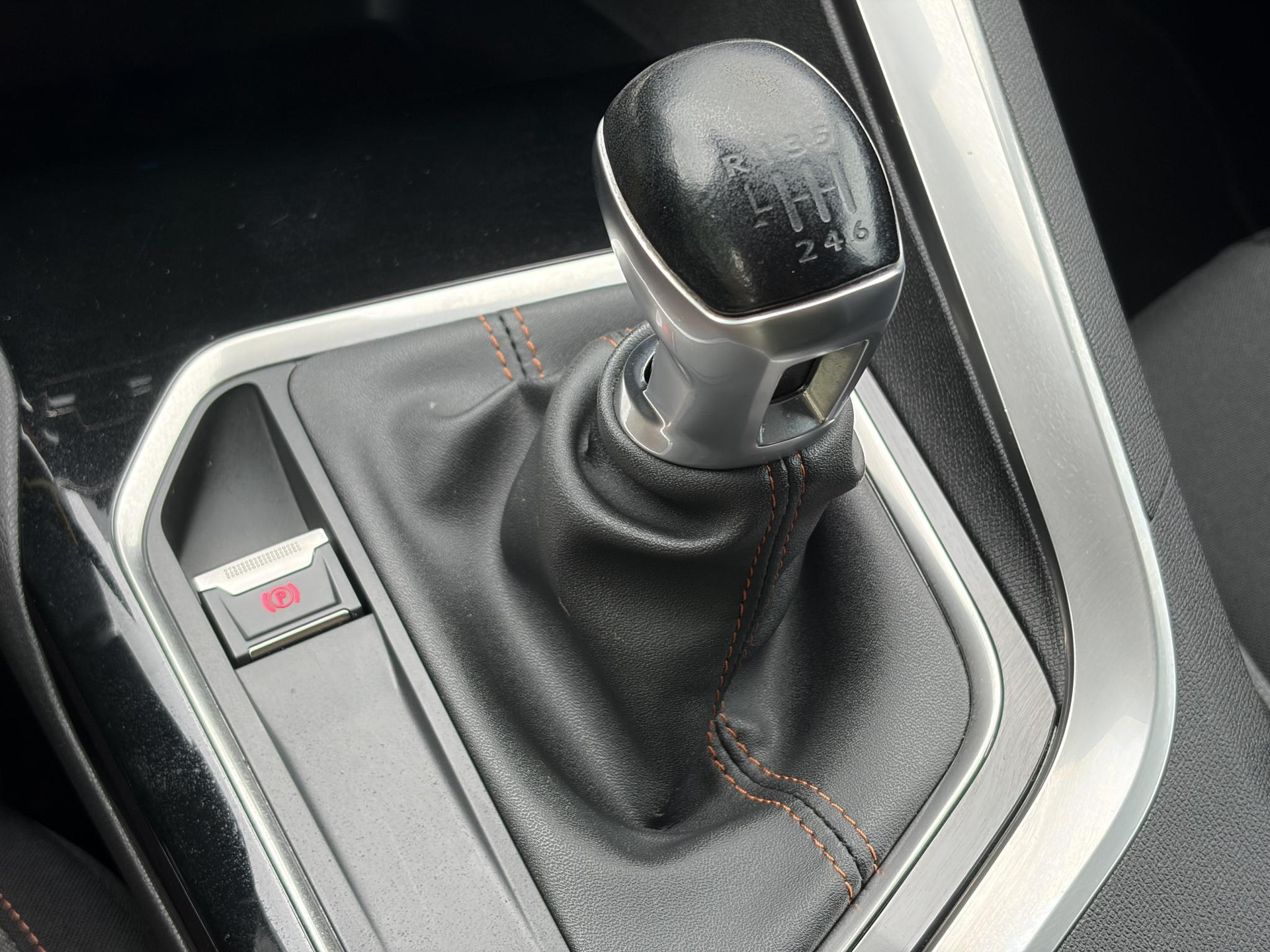 Peugeot 5008 1.2 PureTech Active 1e Eigenaar,D-riem 12-2023,Trekhaak,7 Persoons,6 Bak,Carplay,Clima,Cruise,131pk,Pdc,Dealer Onderhouden,N.A.P,Apk tot 05-2027