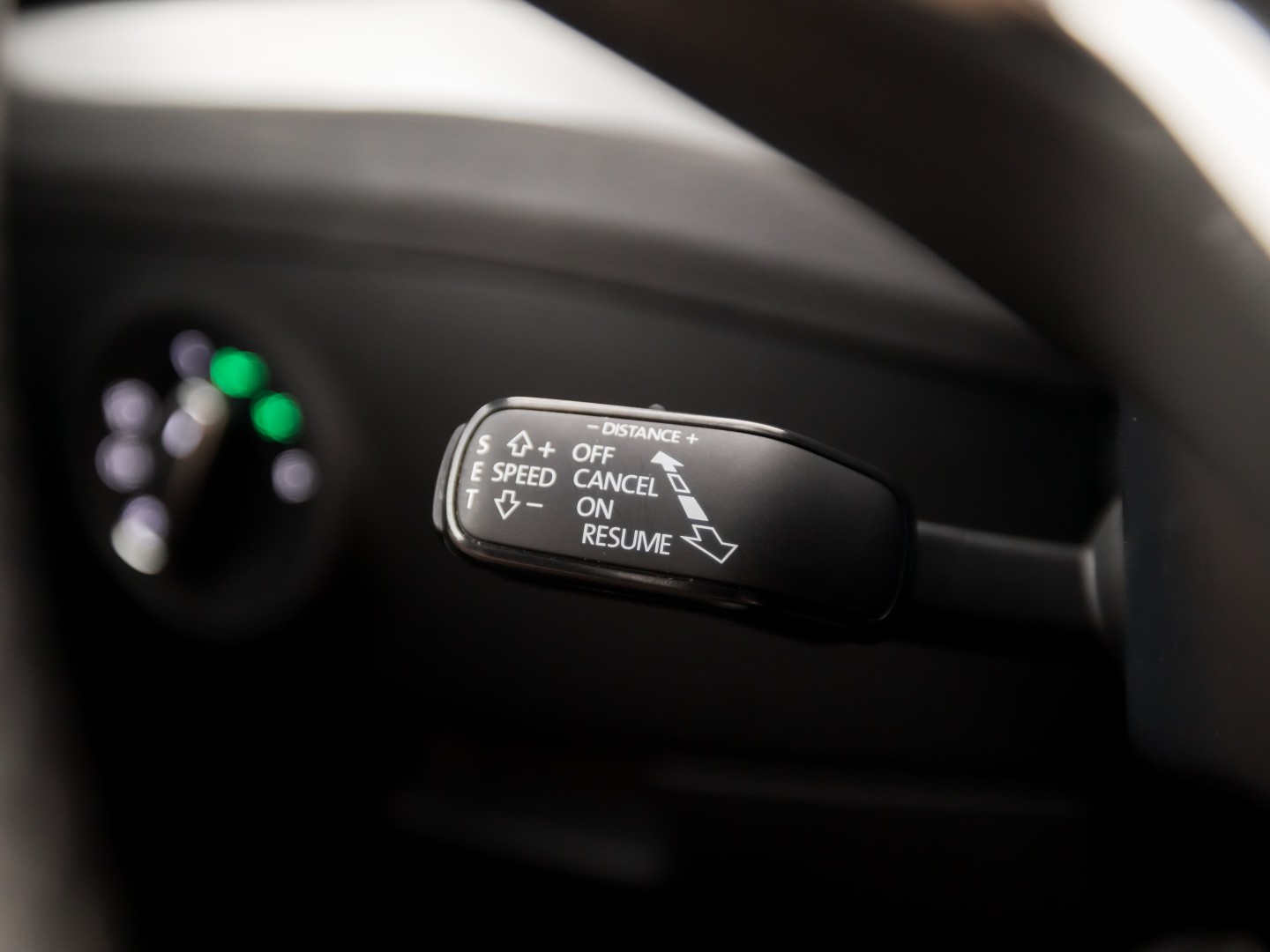 Škoda Superb Combi 1.4 TSI iV Business Sport 218Pk Automaat (VIRTUAL COCKPIT, APPLE CARPLAY, GROOT NAVI, CAMERA, STOELVERWARMING, SPORTSTOELEN, KEYLESS, ADAPTIVE CRUISE, GETINT GLAS, NIEUWSTAAT)