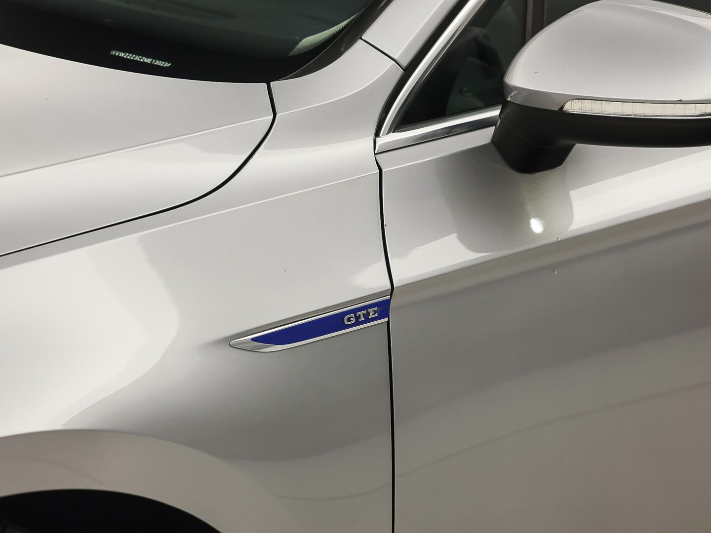 Volkswagen Passat Variant 1.4 TSI PHEV GTE 218Pk Automaat (APPLE CARPLAY, SOH 88,9%, GROOT NAVI, CAMERA, TREKHAAK, KEYLESS, SPORTSTOELEN, STOELVERWARMING, GETINT GLAS, NIEUWSTAAT)