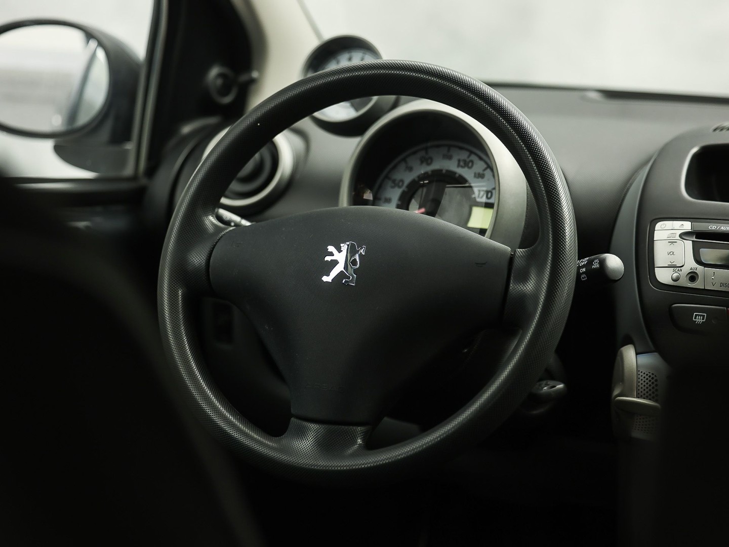 Peugeot 107 1.0-12V Sport (5 DEURS, AIRCO, TOERENTELLER, SPORTSTOELEN, RADIO, ELEK RAMEN, NIEUWE APK, NIEUWSTAAT)