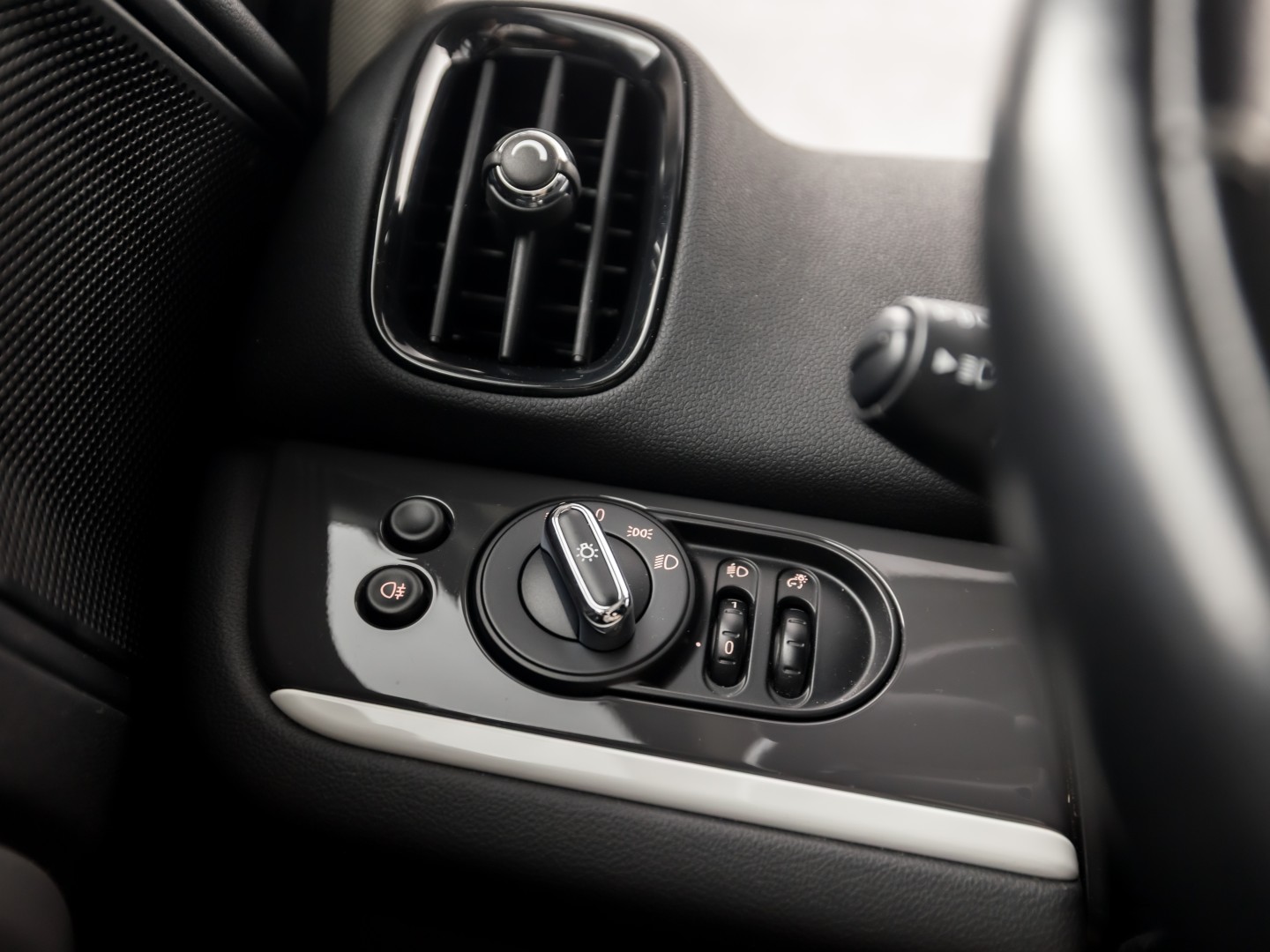 MINI Countryman 1.5 Cooper SE ALL4 Chili 225Pk Automaat (APPLE CARPLAY, GROOT NAVI, LEDER, STOELVERWARMING, SPORTSTOELEN, GETINT GLAS, ADAPTIVE CRUISE, NIEUWSTAAT)