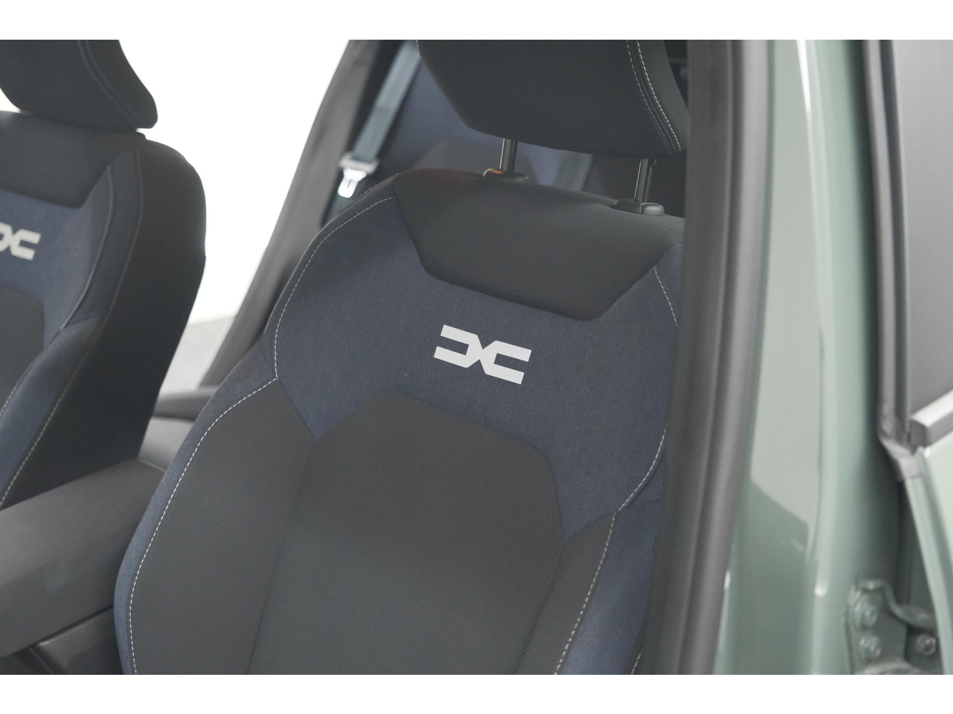 Dacia Duster Mild Hybrid 130 Expression | Camera | Stoelverwarming | Apple Carplay | Navigatie