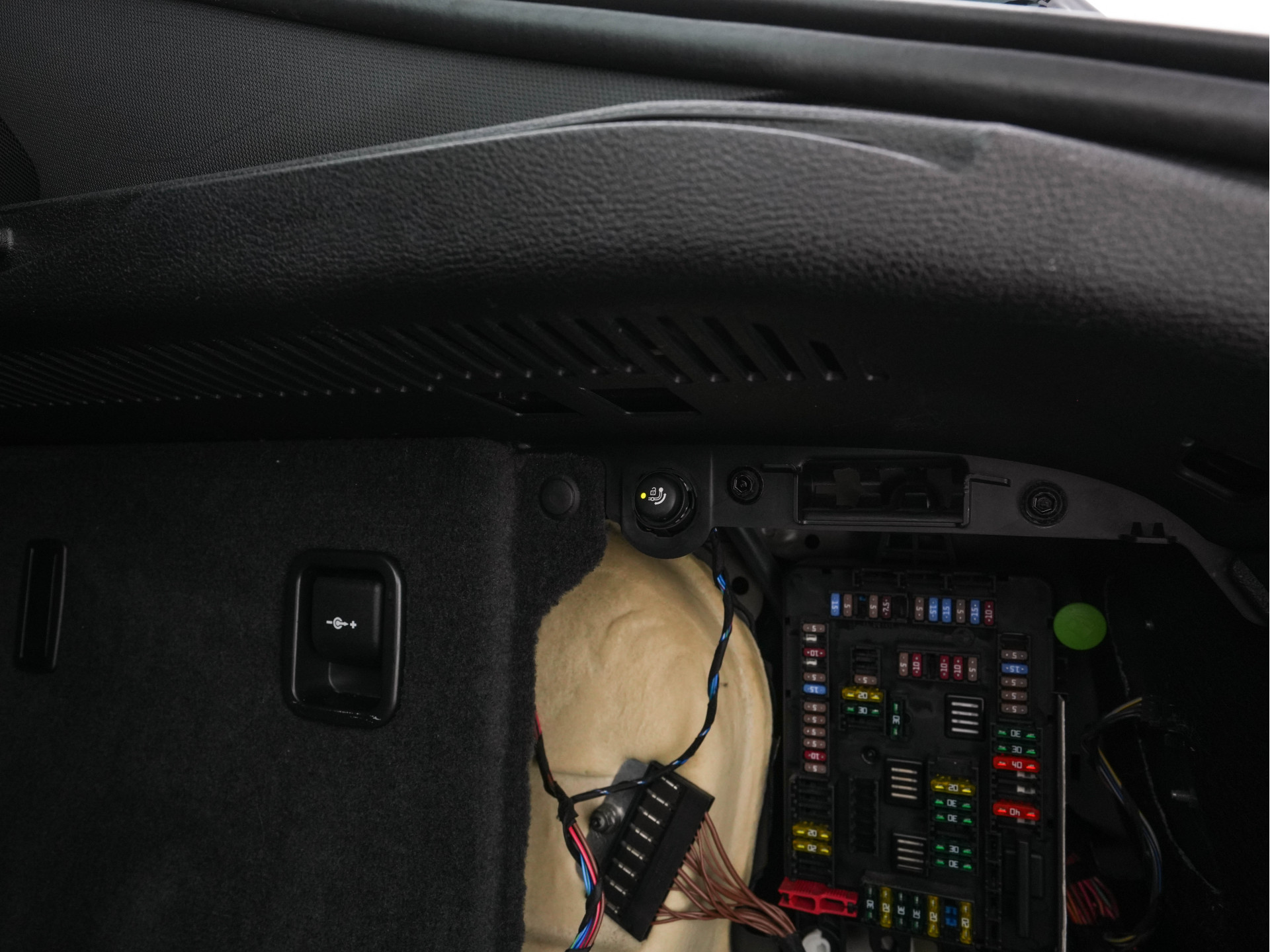 BMW X6 xDrive50i High-Executive M-Sportpack Aut. *PANO | HEAD-UP | TWO-COLOUR-LUXURYLEATHER | FULL-LED | MEMORY-PACK | HARMAN/KARDON-SOUNDSYSTEM |  | BLIND-SPOT | KEYLESS | CAMERA | COMFORT-SEATS | SOFT-CLOSE | 20''ALU*