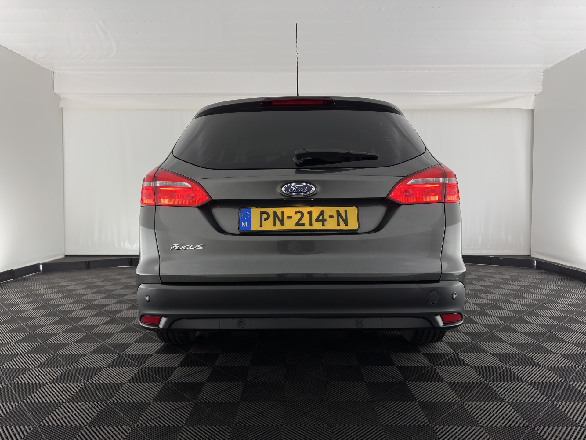Ford Focus Wagon 1.5 TDCI Titanium Lease Edition (INCL-BTW) Aut. *NAVI-FULLMAP | HEATED-COMFORTSEATS | KEYLESS | PRIVACY-GLASS | ECC | SYNC-AUDIO | PDC | CRUISE | 16''ALU*