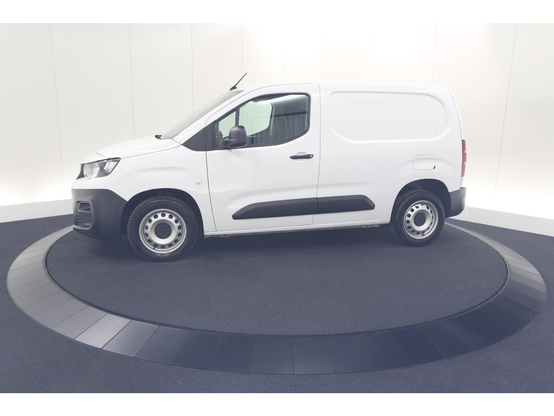 Peugeot Partner 1.5 BlueHDi 100 S&S L1 | Trekhaak | Laadruimte Pakket | Allseason Banden | Cruise Control