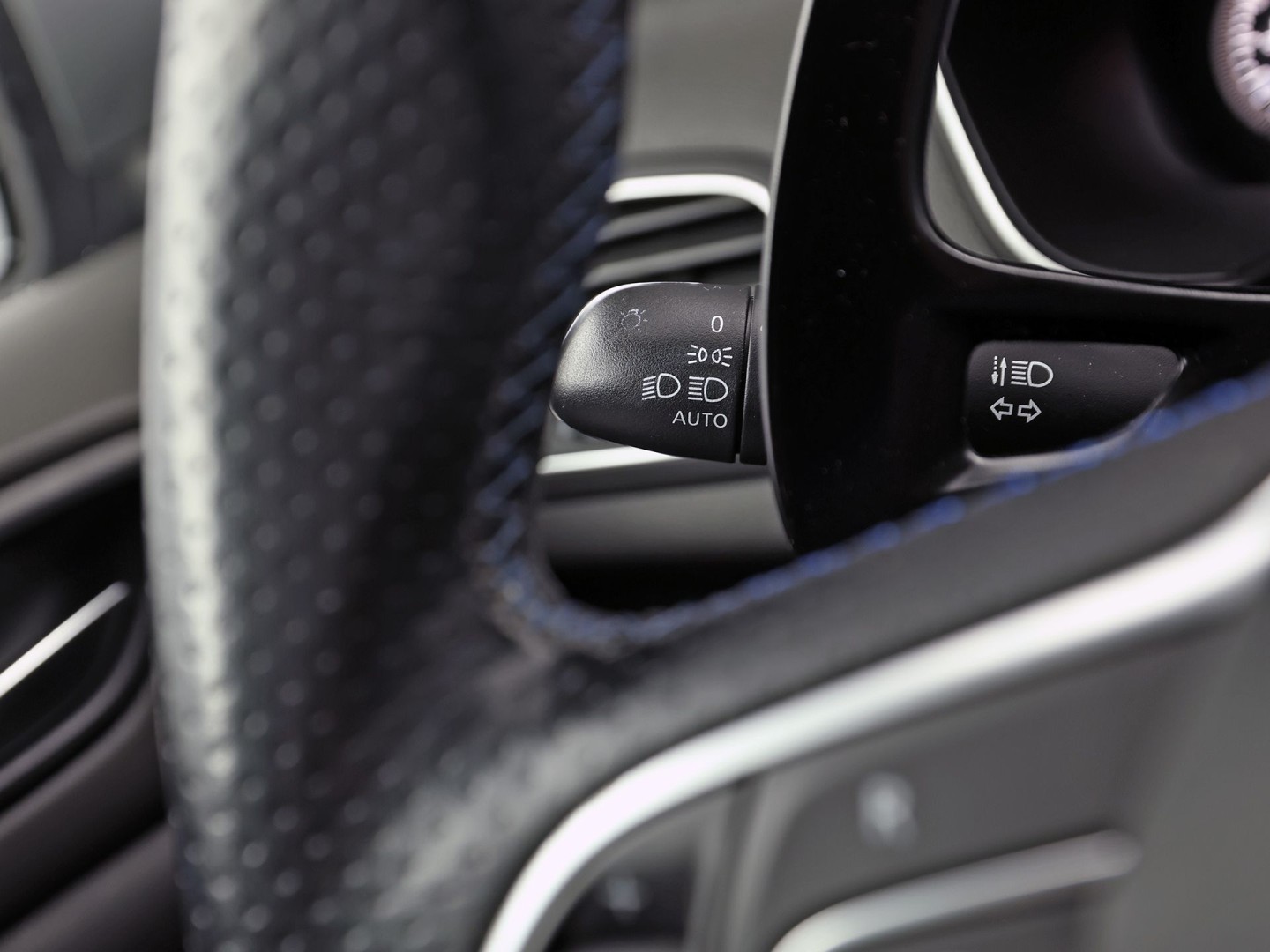 Renault Mégane Estate 1.6 TCe GT 205Pk Automaat (VIRTUAL COCKPIT, GROOT NAVI, KUIPSTOELEN, HEAD-UP DISPLAY, CAMERA, ADAPTIVE CRUISE, BOSE, STOELVERWARMING, NIEUWSTAAT)
