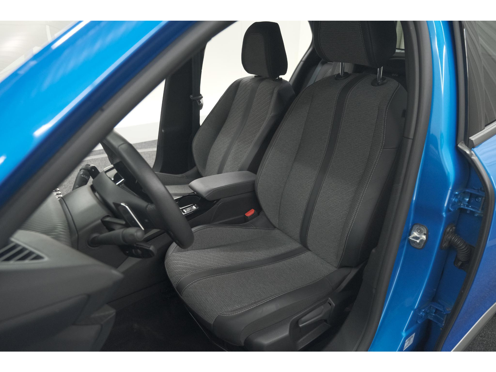 Peugeot 2008 PureTech 130 EAT8 Blue Lease Allure | Camera | Navigatie | Parkeersensoren | Apple Carplay