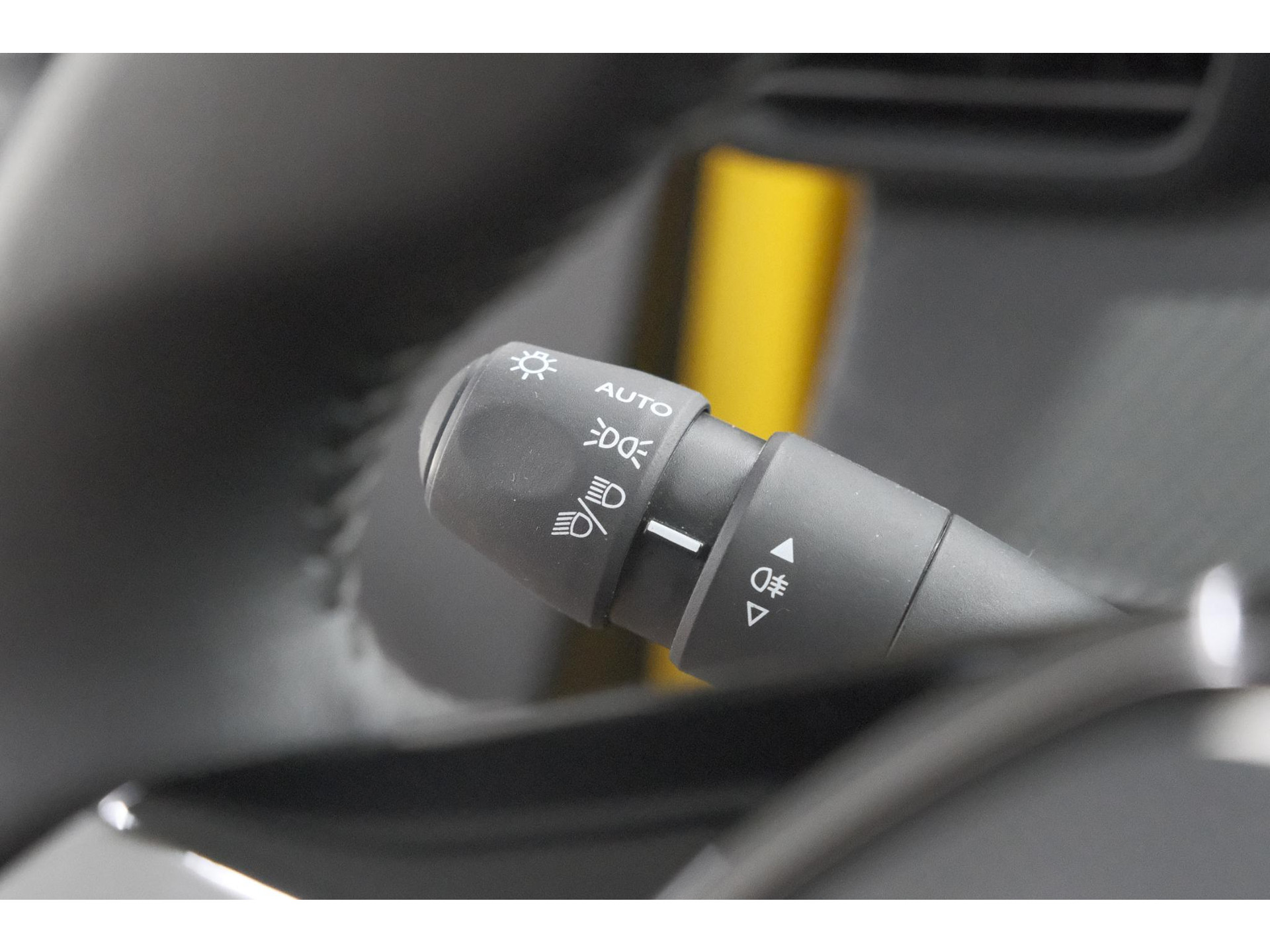 Peugeot e-208 EV Active Pack 50 kWh | 96,8% SOH | Navigatie | Parkeersensoren | Stoelverwarming