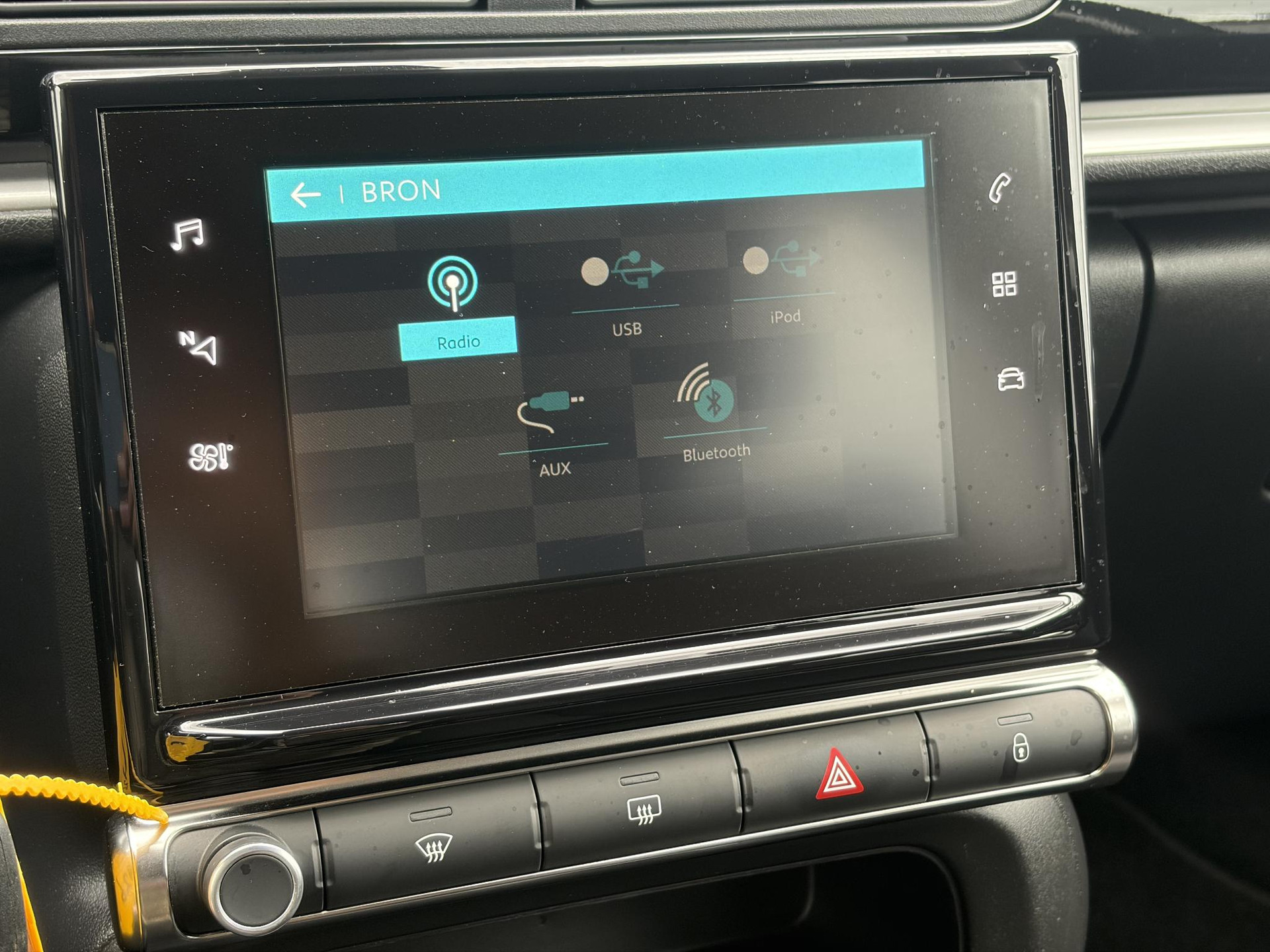 Citroen C3 1.2 PureTech S&S Shine D-riem vv in 02-2025 l 1e Eigenaar l Dealer Onderhouden l 110pk l Navi l Camera l Carplay l Clima l Cruise l Lm velgen l 6 Bak l Rijstrooksensor l Pdc l N.A.P l Apk tot 03-2027