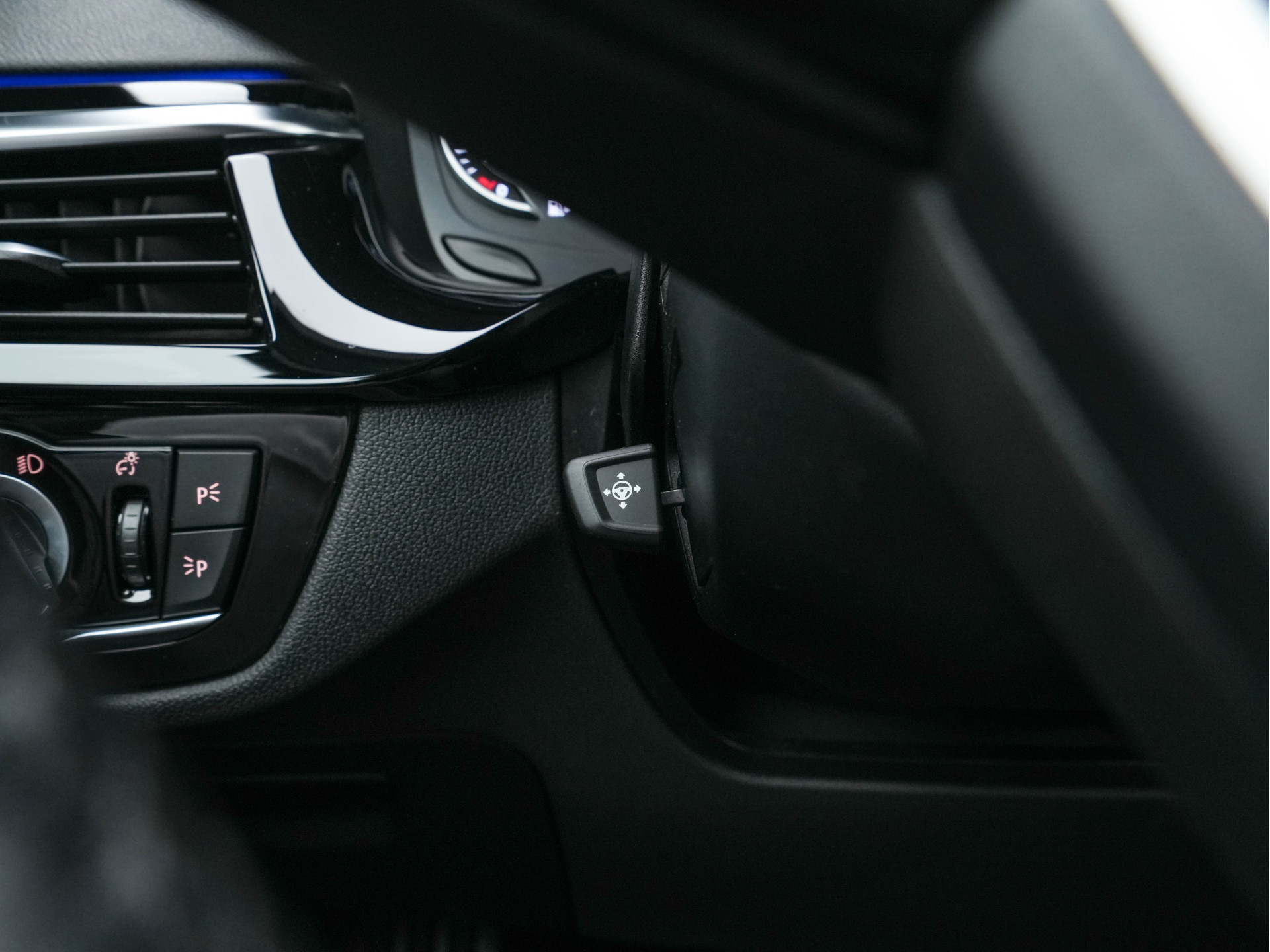 BMW 5-serie Touring 530d Sportline High Executive Aut. *PANO | LEATHER | FULL-LED | MEMORY-PACK | TOP-VIEW | HEATED-COMFORTSEATS | NAVI-FULLMAP | PRIVACY-GLASS | AMBIENT-LIGHT | ECC | CARPLAY | PDC | TOWBAR | SHIFT-PADDLES | 20"ALU*