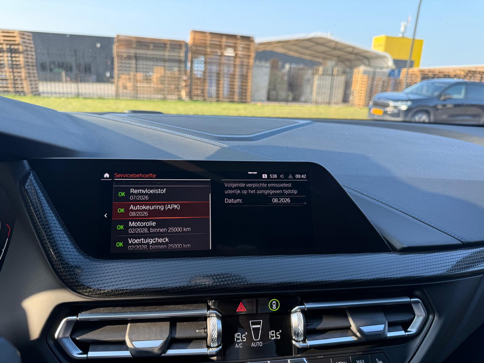 BMW 1-serie 116d Executive | 1E EIGENAAR | 3/6/12MND GARANTIE | AUTOMAAT | LED | CARPLAY | SFEERVERLICHTING | CRUISE | AIRCO |