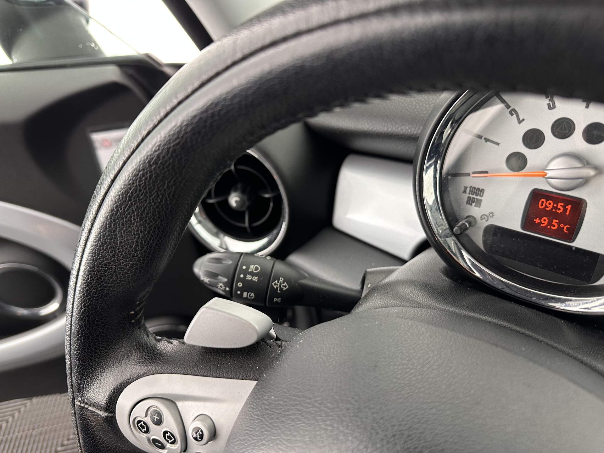 MINI Mini 1.6 Cooper S Chili-Pack ! STORING OLIEDRUK-OILPRESSURE FAULT ! Aut. *PANO | FULL-LEATHER | BI-XENON | SPORT-SEATS | NAVI-FULLMAP | ECC | HEATED-SEATS | SHIFT-PADDLES | PDC | CRUISE | 17''ALU*