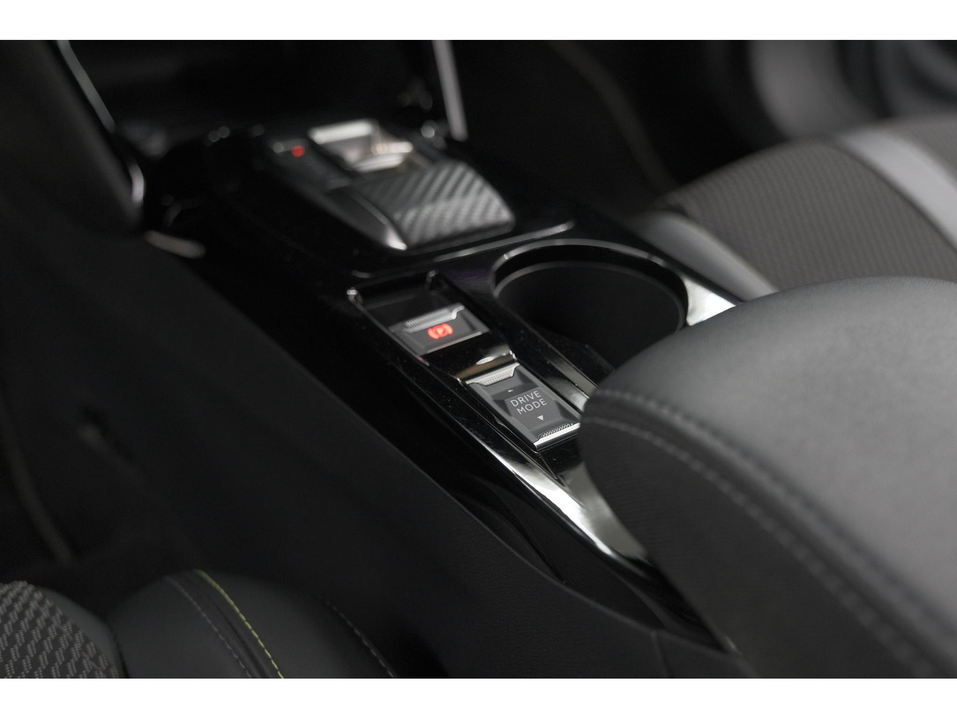 Peugeot 2008 Hybrid 145 e-DCS6 GT | Camera | Apple Carplay | Parkeersensoren