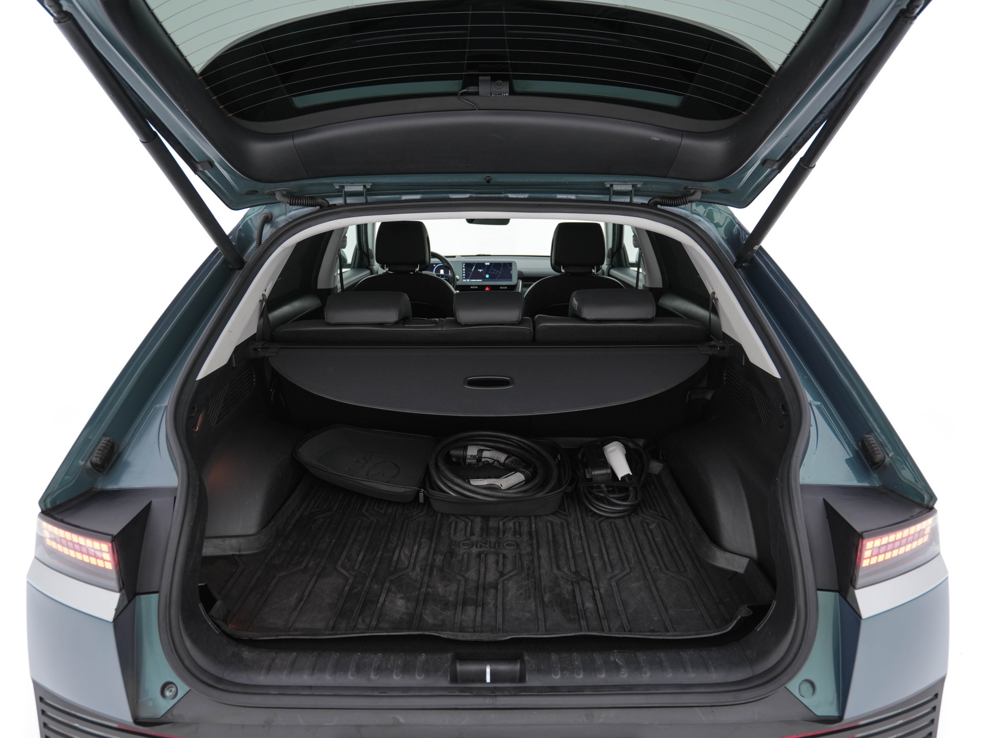 Hyundai IONIQ 5 Connect+ AWD 77.4 kWh [3-FASE]  { SOH-92% } (INCL-BTW) Aut.* HEATPUMP | LEATHER | BOSE-AUDIO | FULL-LED | DIGI-COCKPIT | AMBIENT-LIGHT | DAB | SHIFT-PADDLES | HEAD-UP | NAVI-FULLMAP | KEYLESS | CAMERA | HEATED-COMFORTSEATS | ...