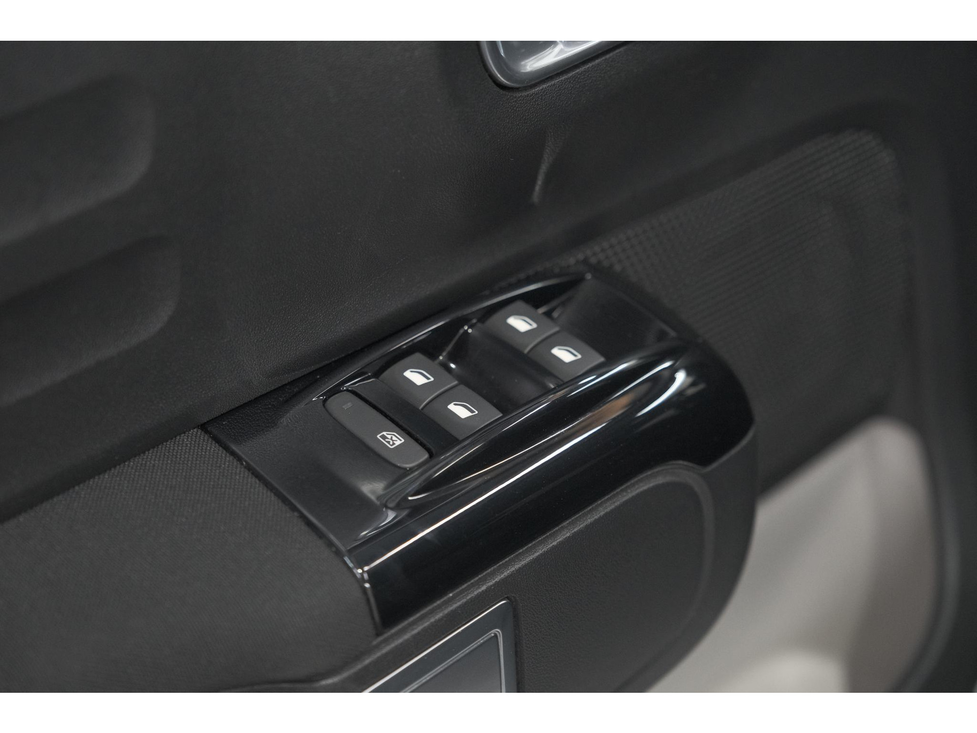 Citroen C3 PureTech 82 S&S Shine | Camera | Navigatie | Climate control | 17 Inch Lichtmetalen Velgen