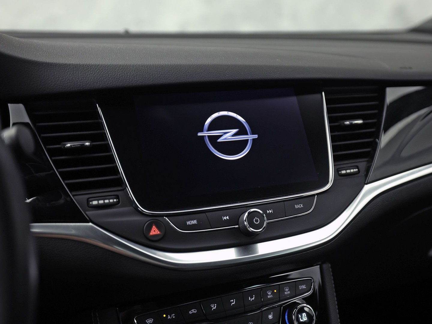 Opel Astra Sports Tourer 1.2 Launch Sport (VIRTUAL COCKPIT, APPLE CARPLAY, GROOT NAVI, CAMERA, STUUR/STOELVERWARMING, SPORTSTOELEN, GETINT GLAS, ADAPTIVE CRUISE, ZWART HEMEL, NIEUWSTAAT)