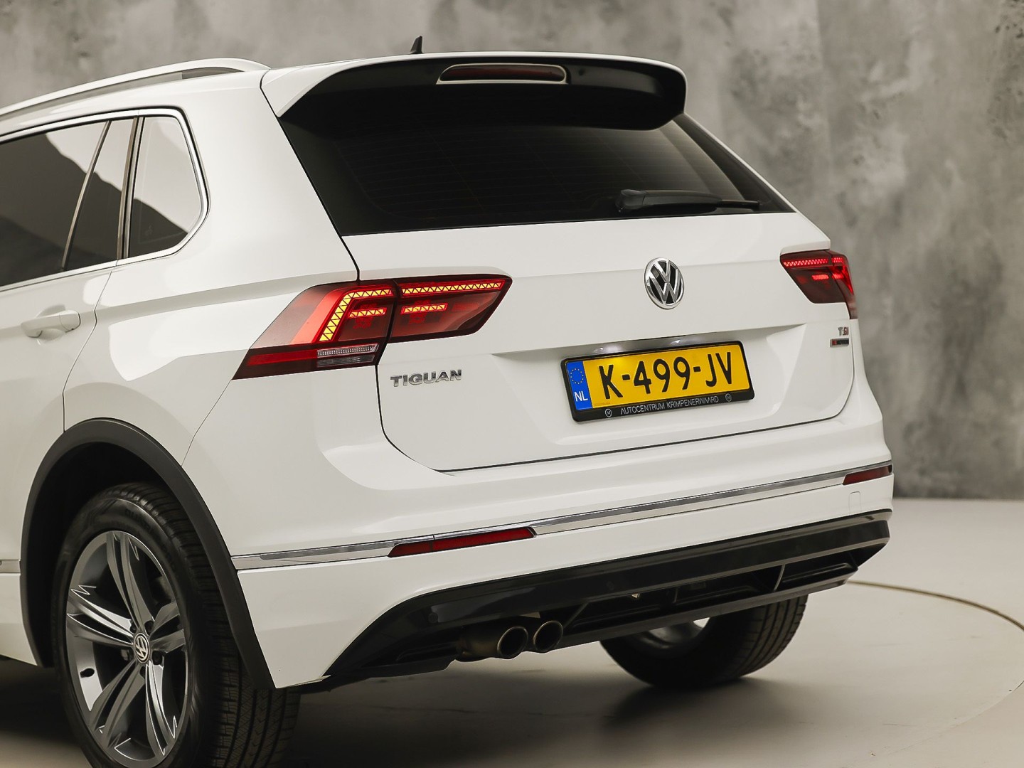 Volkswagen Tiguan 1.4 TSI 4Motion R-Line Sport 150Pk Automaat (VIRTUAL COCKPIT, APPLE CARPLAY, MODE KNOP, GROOT NAVI, ALCANTARA, STOELVERWARMING, SPORTSTOELEN, GETINT GLAS, ADAPTIVE CRUISE, NIEUWSTAAT)