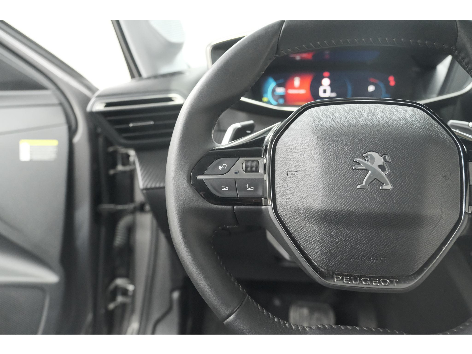 Peugeot 208 PureTech 100 EAT8 Allure Pack | Camera | Apple Carplay | Parkeersensoren | Stoelverwarming