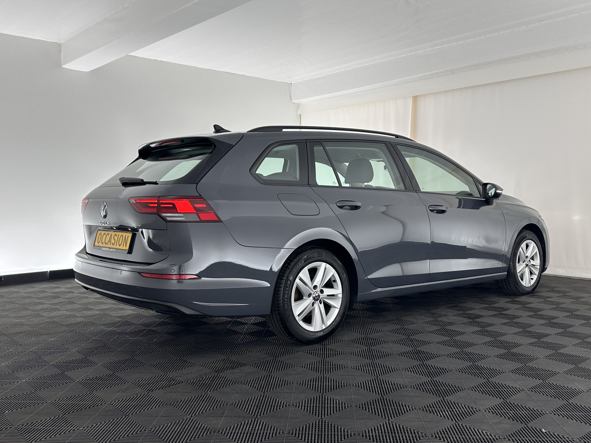 Volkswagen Golf Variant 2.0 TDI Life Business (INCL-BTW)  *FULL-LED | DIGI-COCKPIT | NAVI-FULLMAP | HEATED-COMFORTSEATS | KEYLESS | DAB+ | CARPLAY | ECC | AMBIENT-LIGHT | PDC | 16''ALU*